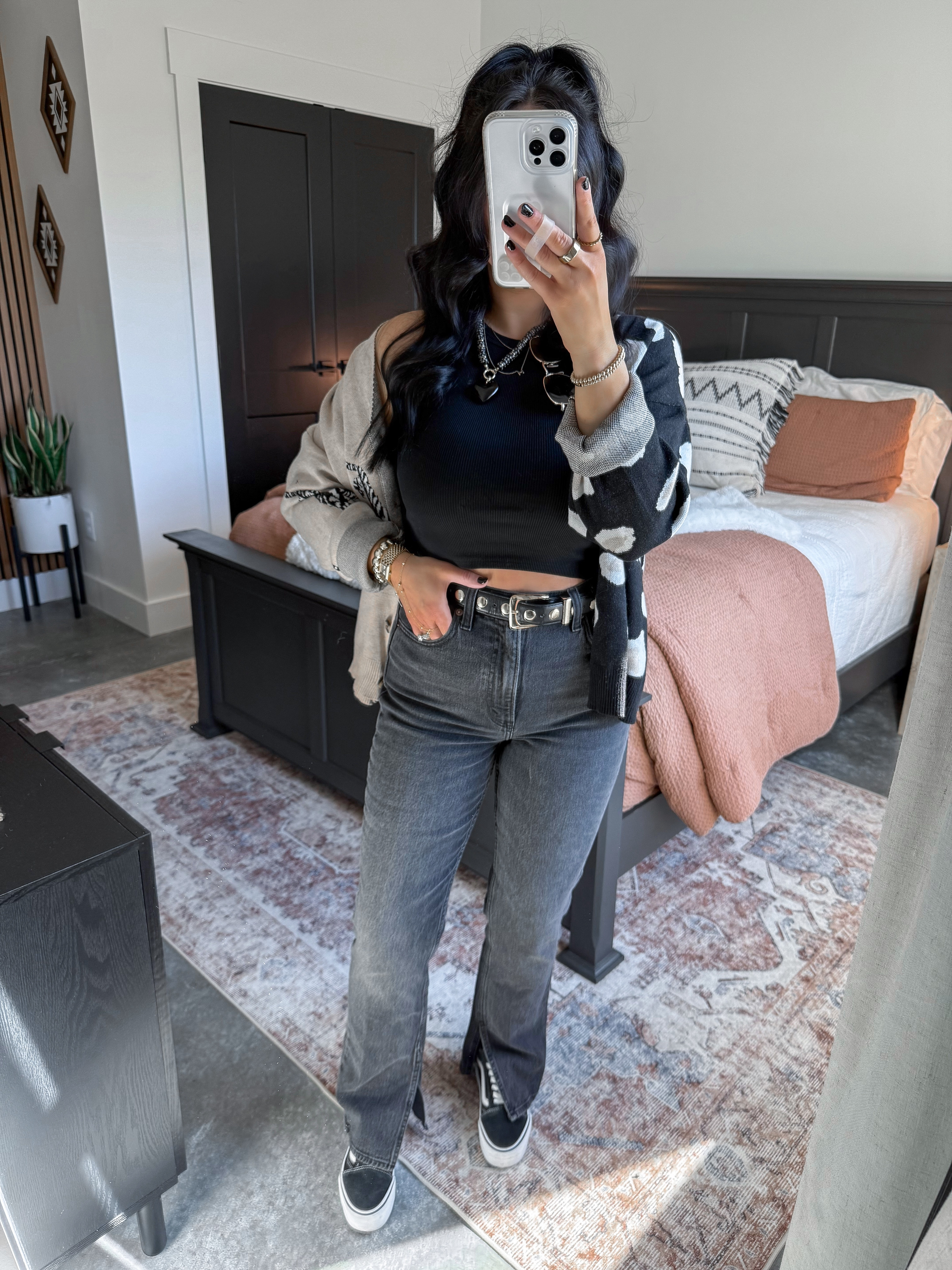 Fall OOTD 🖤

Cardigan - sized up to a large (black color)
Tank Top - xs
Jeans - 27
Belt - 27-31

A fun cardigan and jeans always makes for the perfect easy low effort outfit. 👏🏼 I love the print combo on this one & it comes in a ton of other colors! Styled it over this black basic ribbed tank top (I have it in SO many colors!) & finished the look with my black split hem Abercrombie jeans, a black and gold studded belt & my platform vans sneakers. 🖤

 

 #LTKootd #LTKStyleTip #LTKShoeCrush