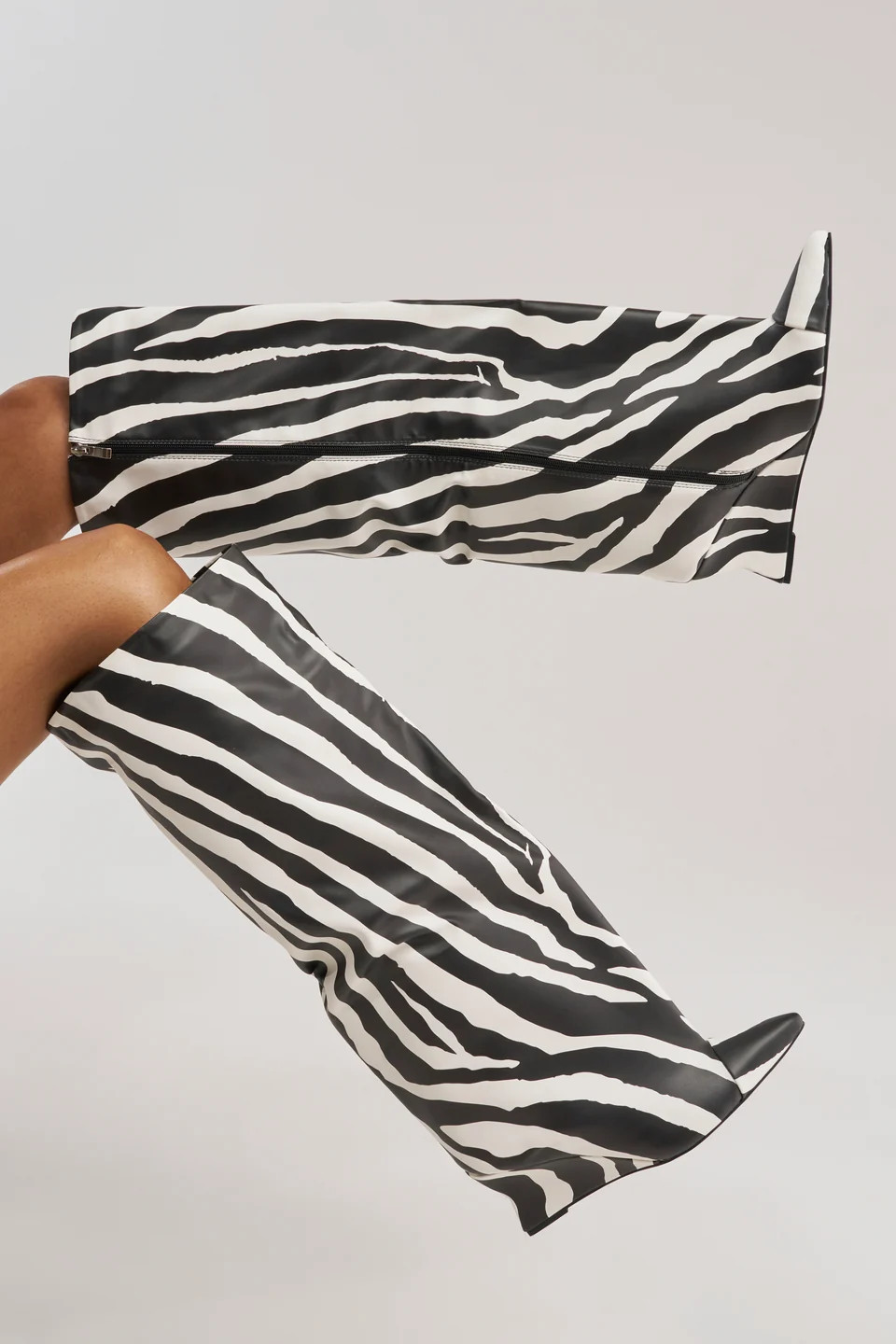 AKIRA Azalea Wang Kenya Zebra Knee High Wedge Boot | Black | Size 7.5 | AKIRA