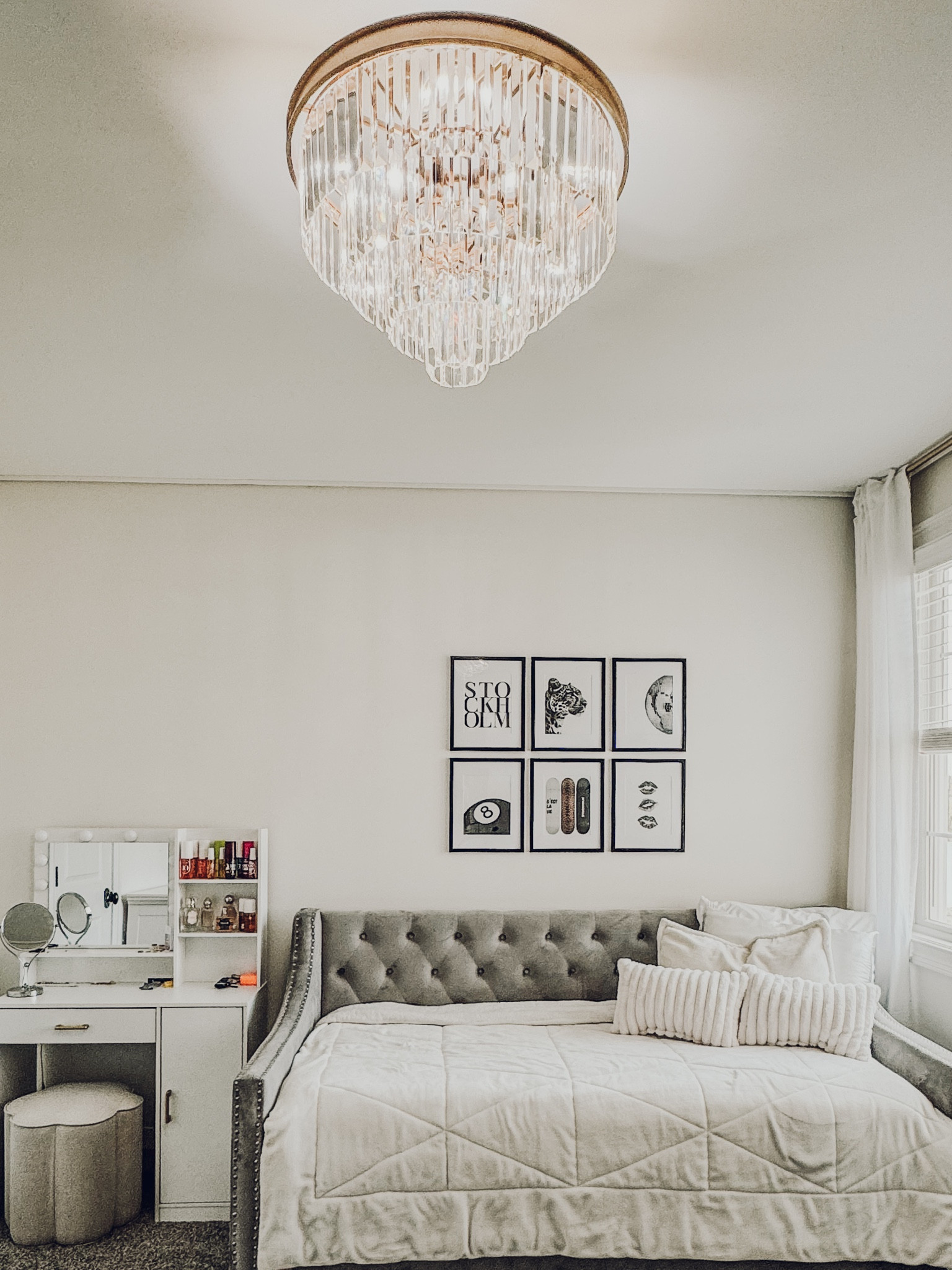 Teen bedroom decor idea 
Black white and god teen girl bedroom decor 
Gallery wall 


#LTKHome #LTKStyleTip #LTKKids