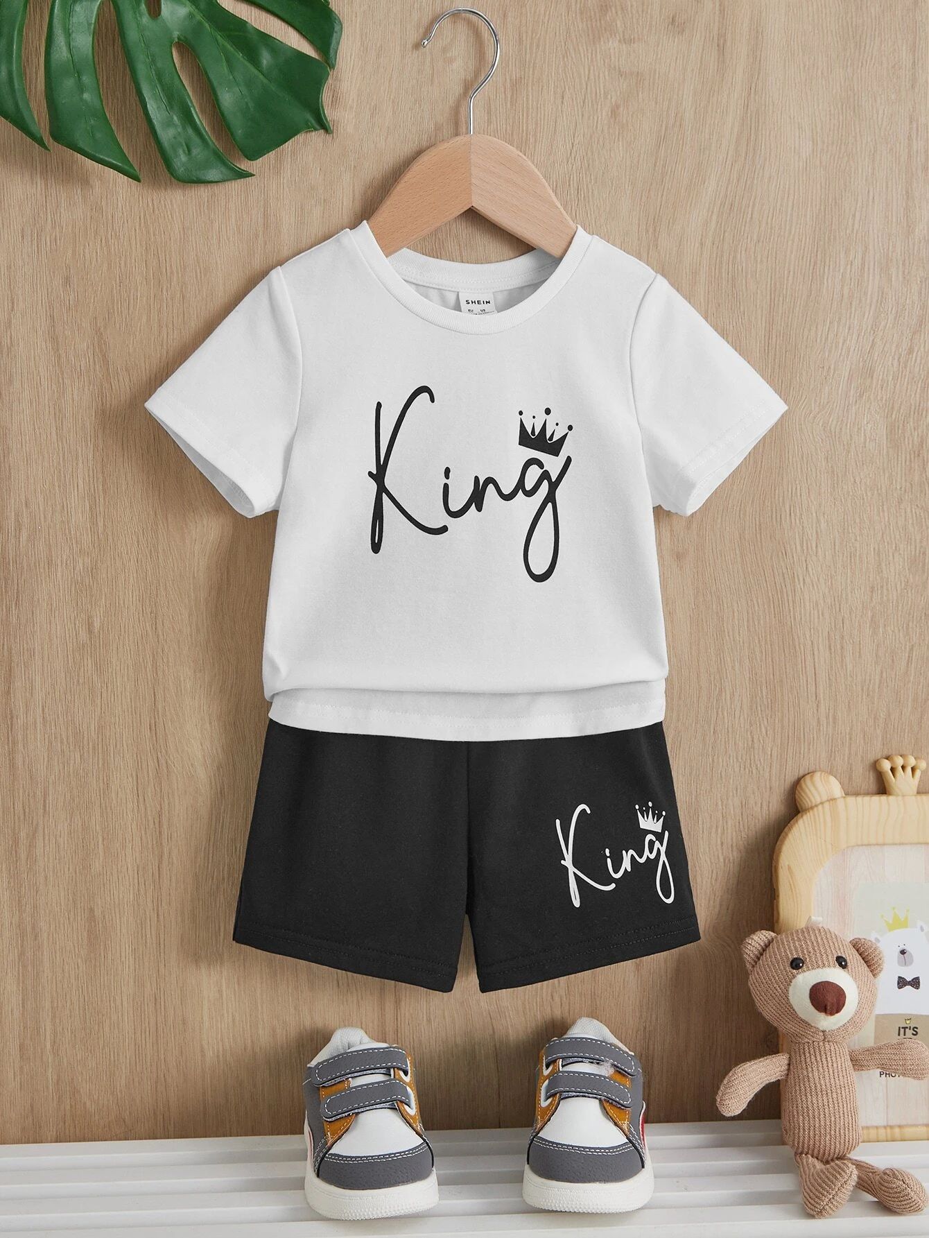 SHEIN Baby Boy Crown & Letter Graphic Tee & Shorts | SHEIN