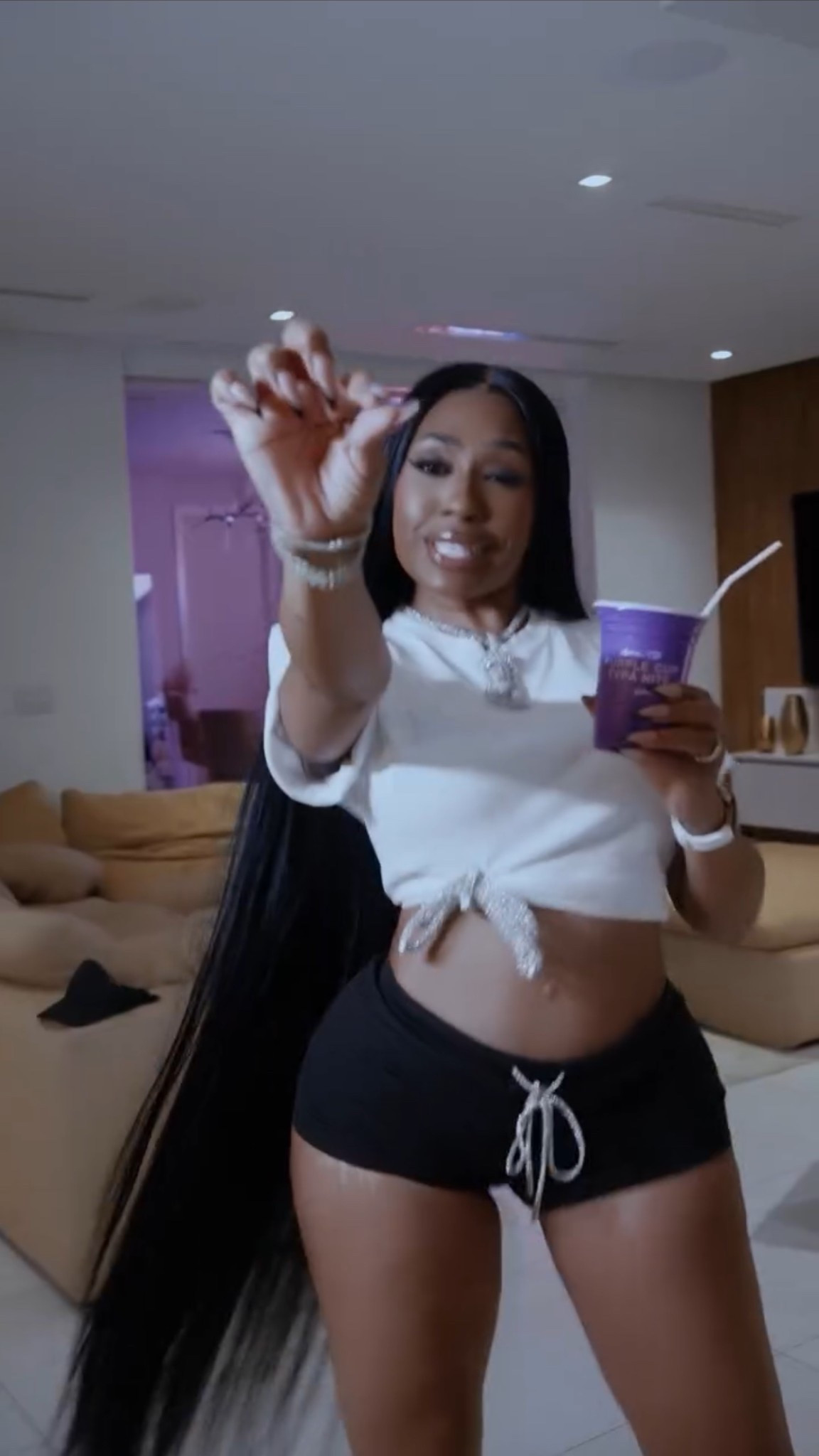 You ask, we answer! @simone_iman_ says, “This lil set too cute! Who makes it???”

@yungmiami305 wore an AREA set in a recent music video, including a $450 @area Crystal Knot T-Shirt and $275 @area Brunch Shorts. Hot! Or Hmm..?

📸: IG/Reproduction

#YungMiamiFBD #yungmiami #yungmiamistyle #fashionbombdaily #fbdaily #BombStyle