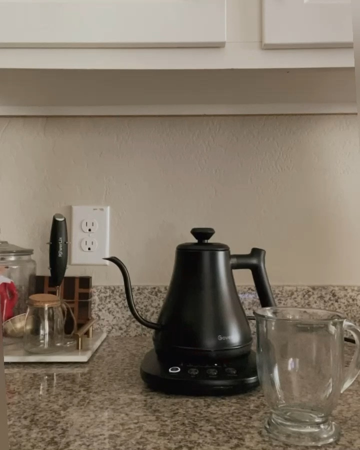 Electric Kettle with Wi-Fi 20% off plus an extra $9 off with coupon!

Amazon home, gift guides, kitchen appliances, coffee machine, tea kettle, gooseneck kettle 

#LTKhome #LTKHoliday #LTKGiftGuide