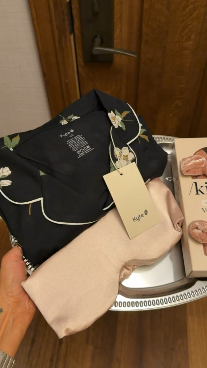 The most beautiful sleep set just got dropped off at my hotel room!

#LTKselfcare #LTKmorningroutine #LTKTravel