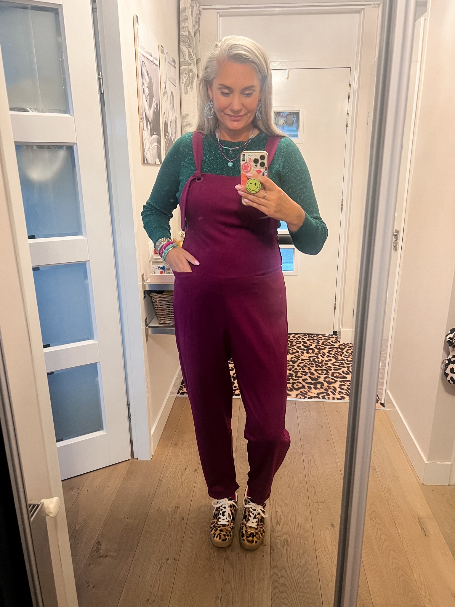 OOTD - Dinsdag. Paarse tuinbroek (Snag Tights), groene glitter longsleeve top (HEMA, vorig jaar) en luipaard sneakers. 



#LTKwinter #LTKnederlands #LTKeurope