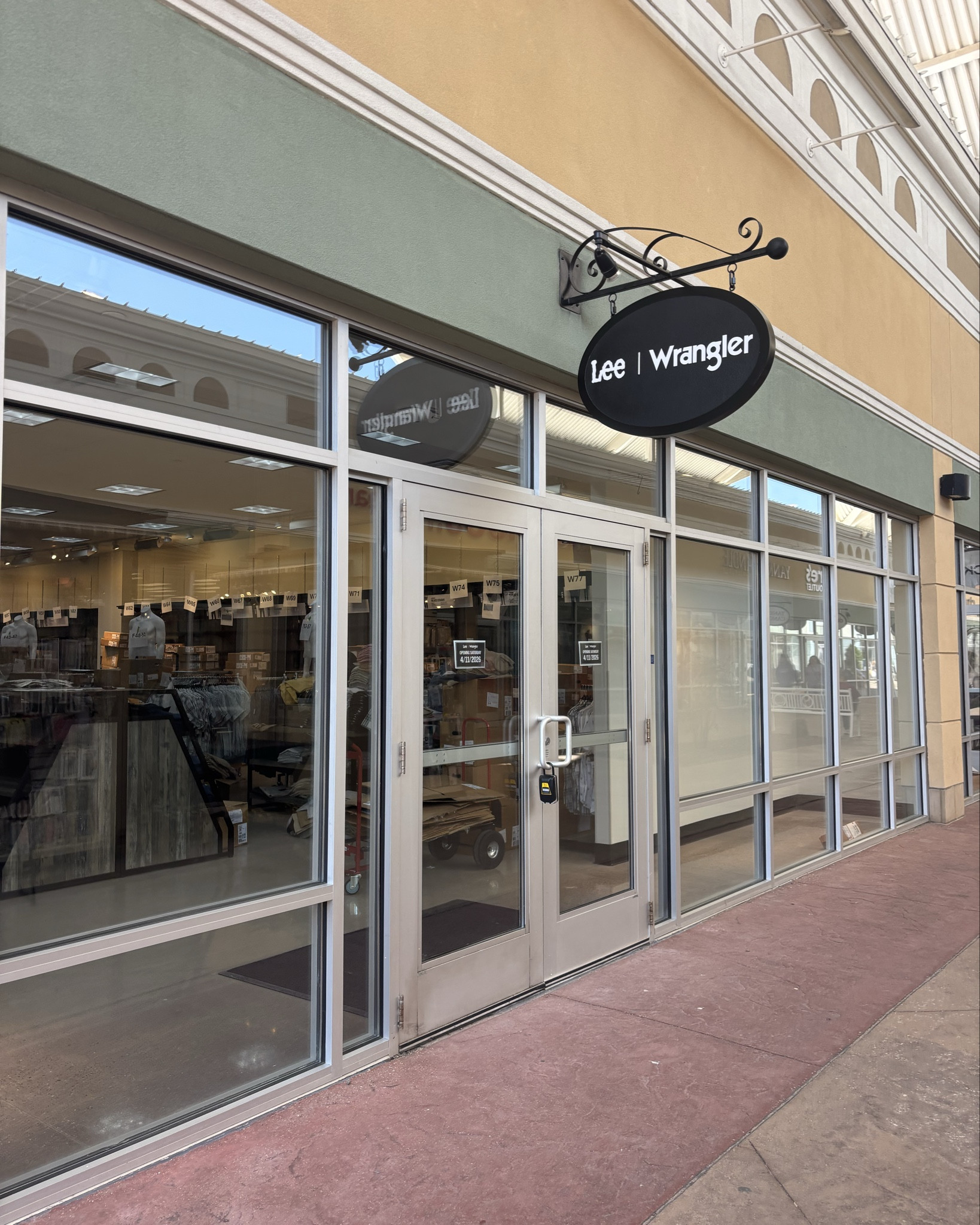 Eeeeep so excited about this!! @Wrangler opening a new storefront in Simpsonville! The outlet shoppes of the bluegrass is such a fun spot to swing by and has a ton of history from Derby to Louisville Slugger and baseball fun facts! Definitely will be swinging by once they open this Saturday!

#LTKdayinmylife #LTKmorningroutine #LTKmomlife