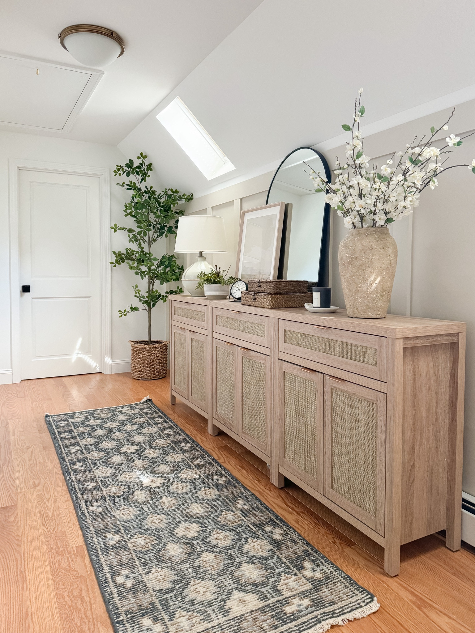 Console Table Styling

Amazon finds  coastal home  neutral home  neutral home finds  natural home  home savings  home finds  home decor  home inspo  sale alert  home deals   sherricalnanhome  sherricalnan 


#LTKStyleTip #LTKFindsUnder50 #LTKHome