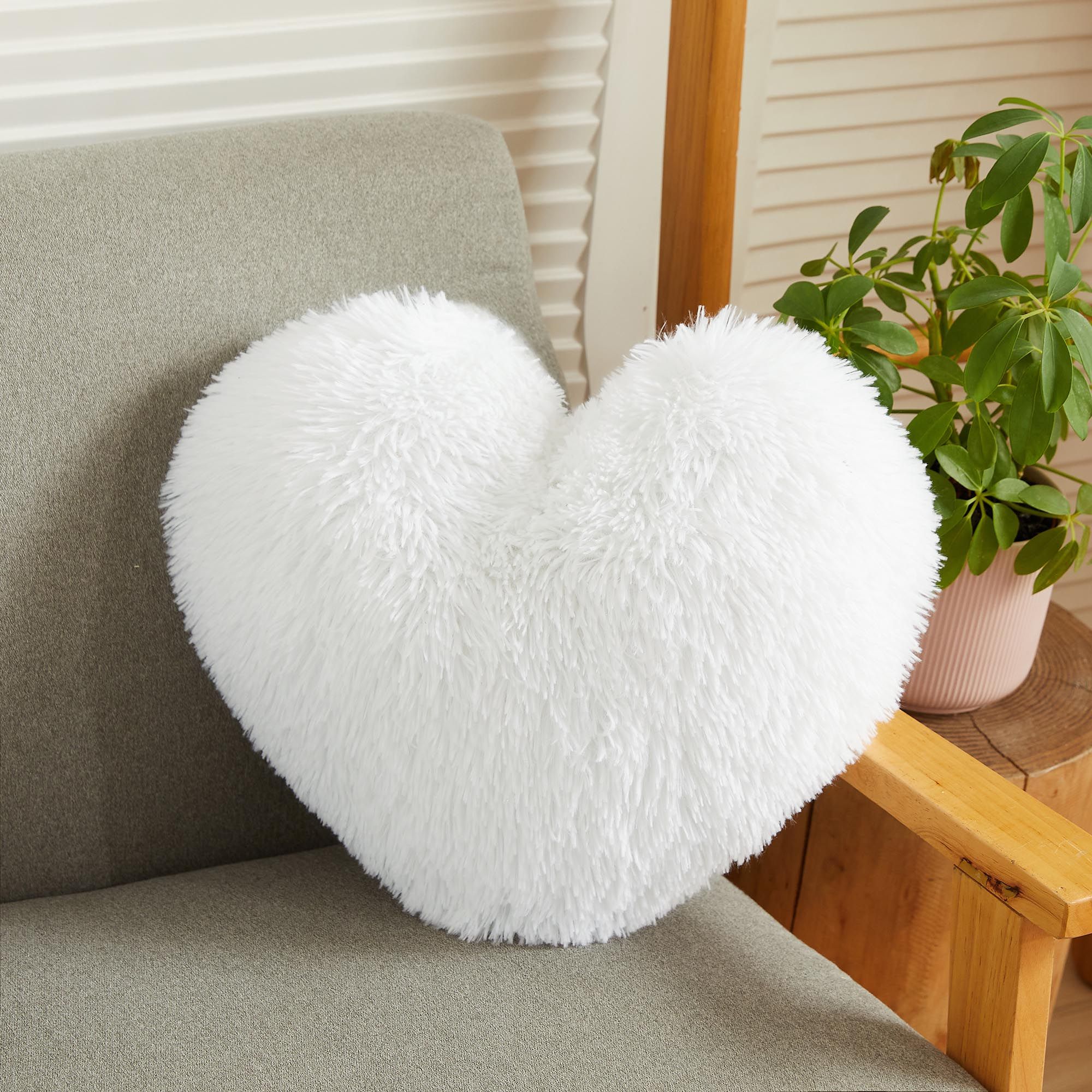 LIFEREVO Plush Shaggy Heart Throw Pillow,Valentines Day Gifts Faux Fur Heart Pillow for Girls Wom... | Walmart (US)