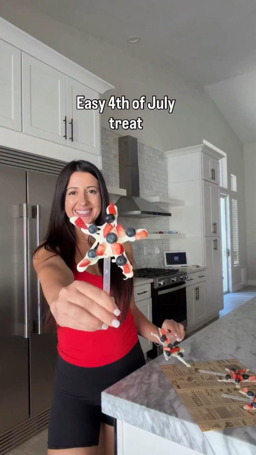 White chocolate 4th of July stars! These are so easy to make and so good! 

#4thofjuly #fourthofjuly #easyrecipe #summertreat #chocolaterecipe