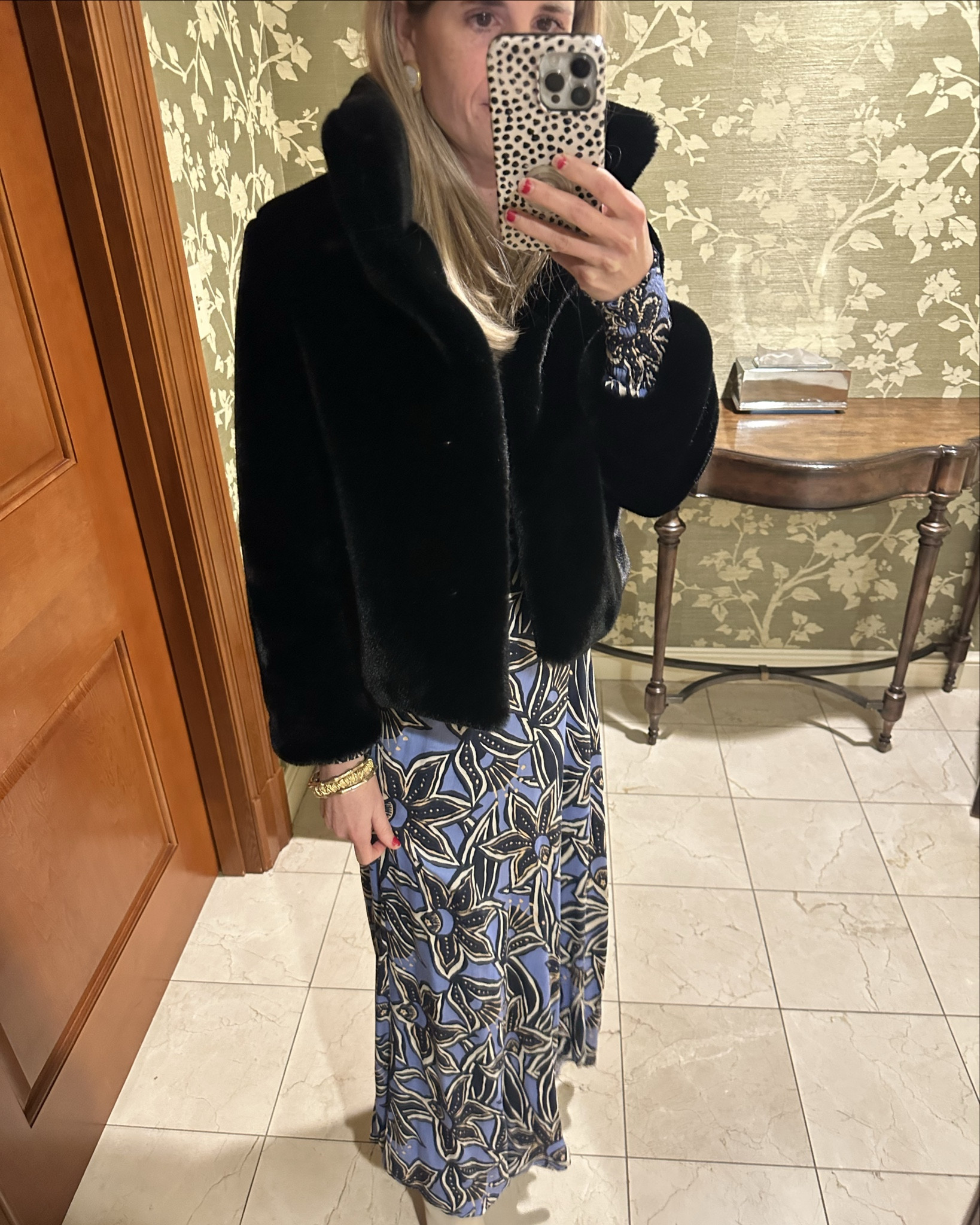 My faux fur jacket was just restocked!! Runs TTS I’m wearing an XS 

Comes in black and caramel (also available in a vest style) and perfect for a holiday event, party, church or wedding. I wore it here on a date night with my husband ✨ 

#LTKParties #LTKHoliday #LTKWedding