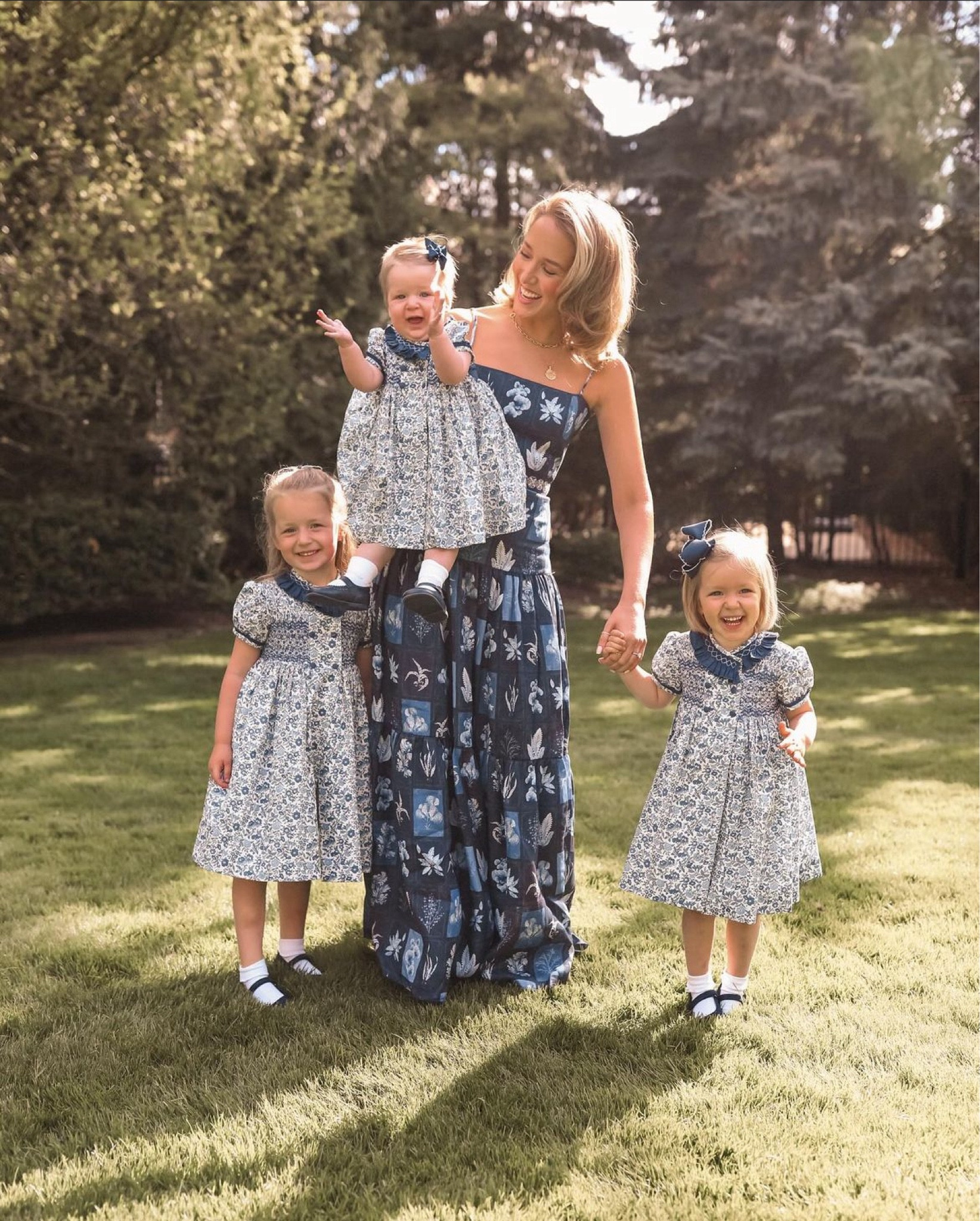 🔹My dress is @aguabyaguabendita and the brand is donating 20% of online sales for the next two weeks to @funtasiaimpact.

🔹Similarly, my earrings are from @jenniferbehr and each time code MARY is used, the brand with donate 10% of the purchase price to @everymomcounts (and you’ll get 15% off your entire order). ❤️