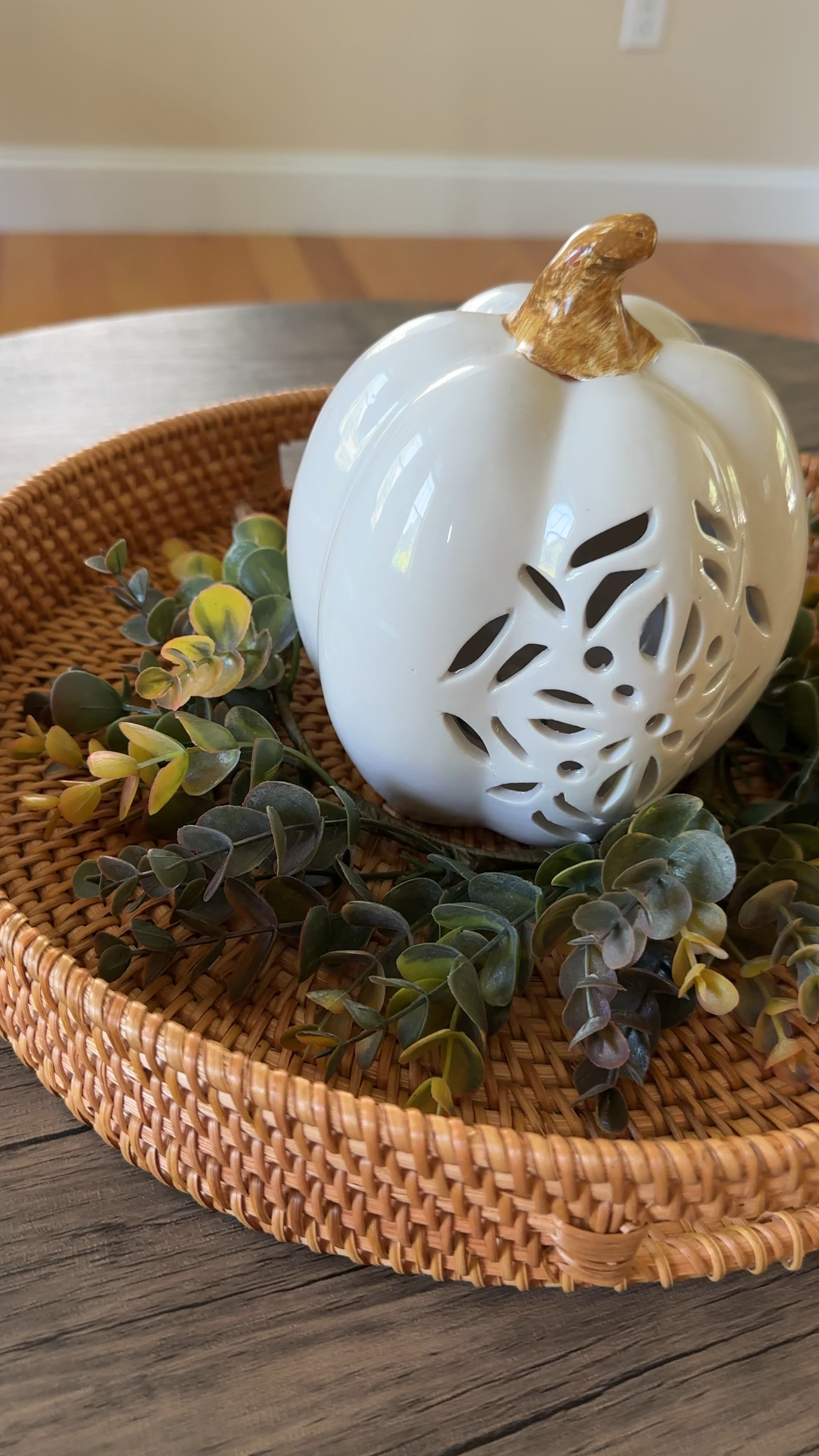 My favorite coffee table tray 🍂 Perfect for fall styling! #falldecor #fallhome #coffeetable #coffeetabledecor #traydecor

#LTKHalloween #LTKhome #LTKSeasonal