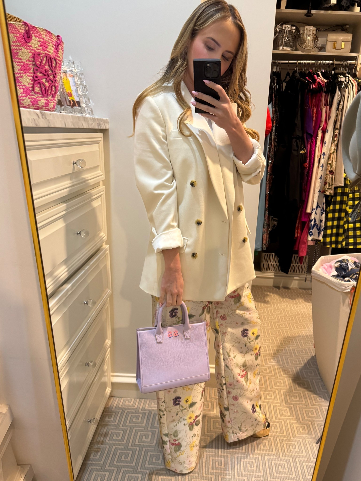 Got so many compliments on these wide leg floral pants for spring. They were so comfortable I wore them all day. I paired them with my go to bodysuit (an inexpensive Amazon find!) and this lovely exes blazer that I’ve worn almost every day this week. They are all perfect layers for spring and the rest of the year. Good basics that can work together or separately are always a must have for me! And of course I topped the outfit off with this learherology tote that travels so well and fore so much in the perfect size bag!


#floral #springflorals #floralpants #basics #capsulewardrobe #musthaves #blazer #workwear #soringstyle 

#LTKWorkwear #LTKOver40 #LTKStyleTip