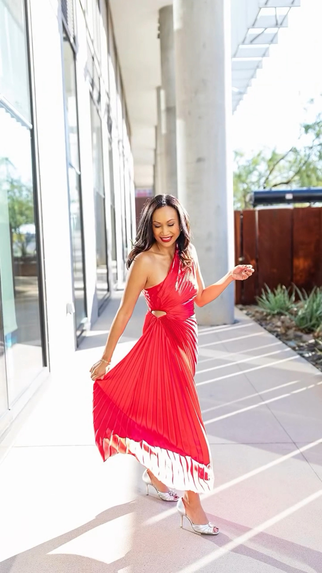 If I had somewhere fancy to go for Christmas, this would be the dress ✨
Fits like butter, insanely flattering, and don’t even get me started on this color 😍
Available now at @vici 

COMMENT “RED DRESS” and I’ll send the link straight to your DMs ❤️

#HolidayStyle #RedDressMoment #ChristmasOutfit #VICICollection #DressGoals