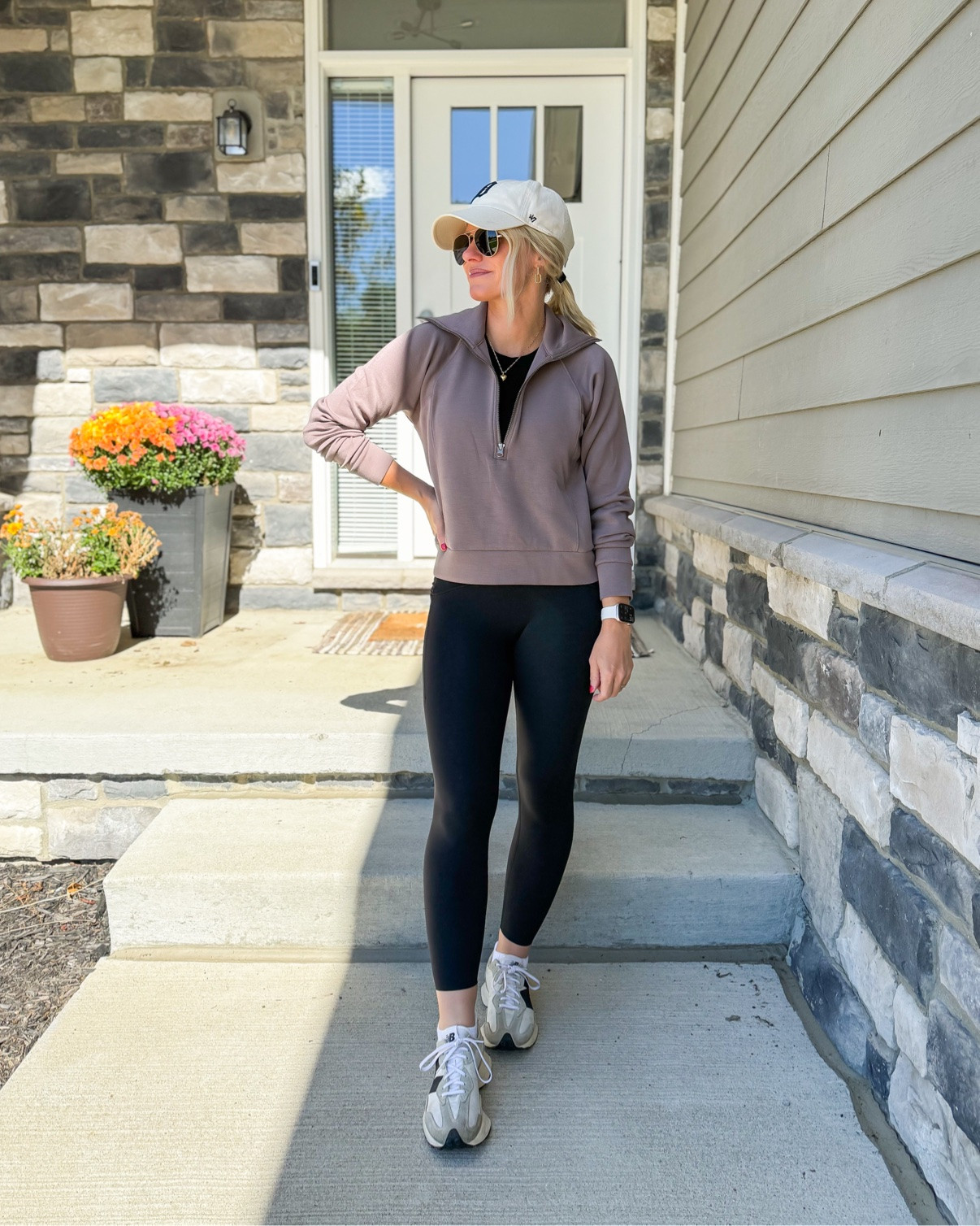 Casual athleisure outfit that I wore this week! 
Top-xs
Leggings- small