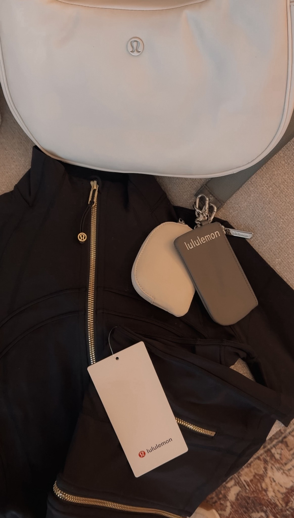 Best gifts under the tree have a @lululemon tag👀🤎 #lululemoncreator #ad 

#LTKgrwm #LTKootd #LTKHoliday