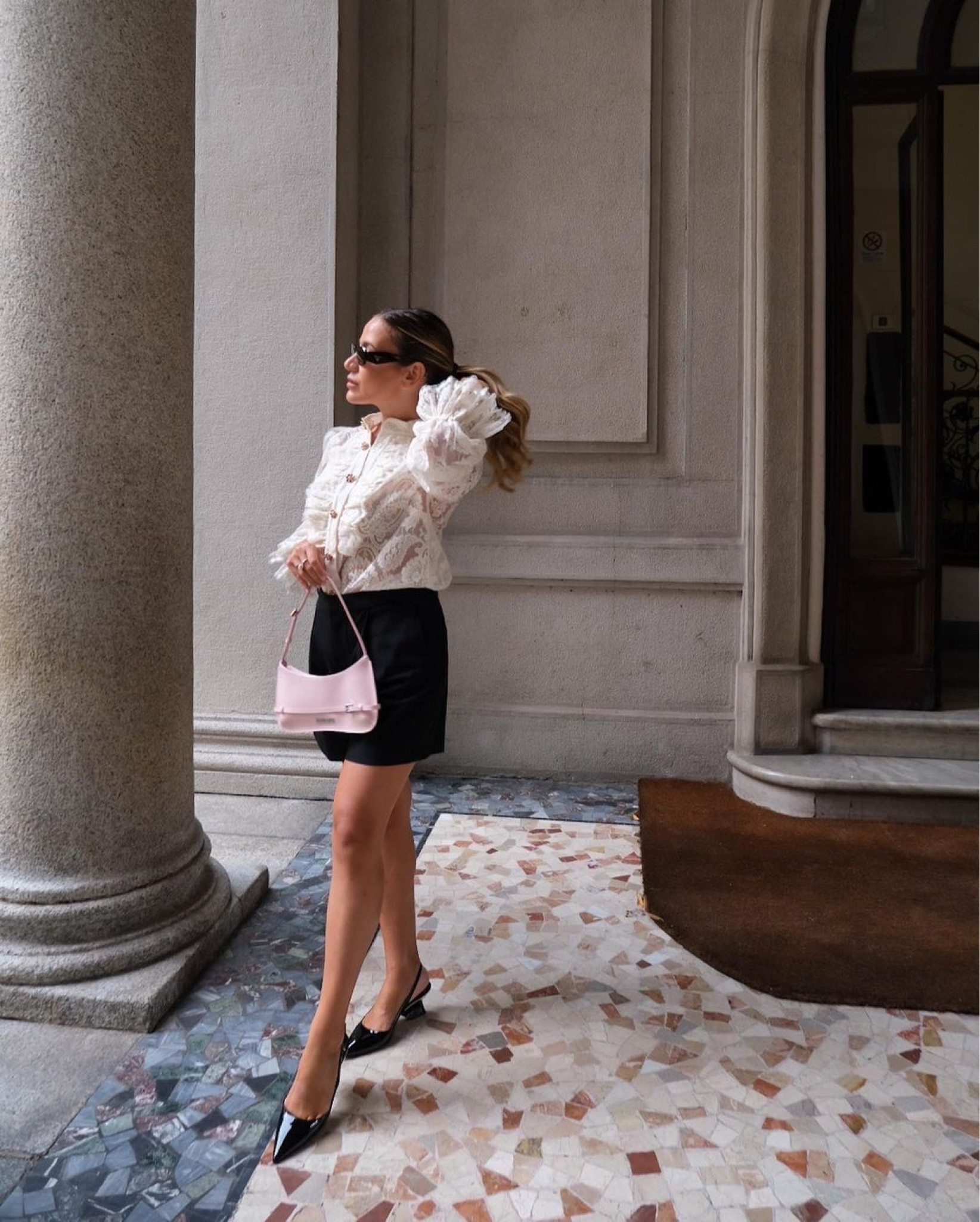 Look 2 - Milano Fashion week

outfit inspiration, ootd, mfw, Zimmermann, blusa, Occhiali da sole Prada, slingback Prada, Jacquemus, Borsa Le Bisou Ceinture rosa, Bermuda short Nero, Mytheresa, Italia. 

#LTKeurope #LTKSeasonal #LTKstyletip