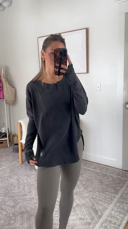 The cutout on the back of this shirt!! 🤩 

Also the bra strap detail 🤌🏻 wearing an xs in both tops + small in the leggings. 

#LTKfindsunder100 #LTKfitness #LTKstyletip