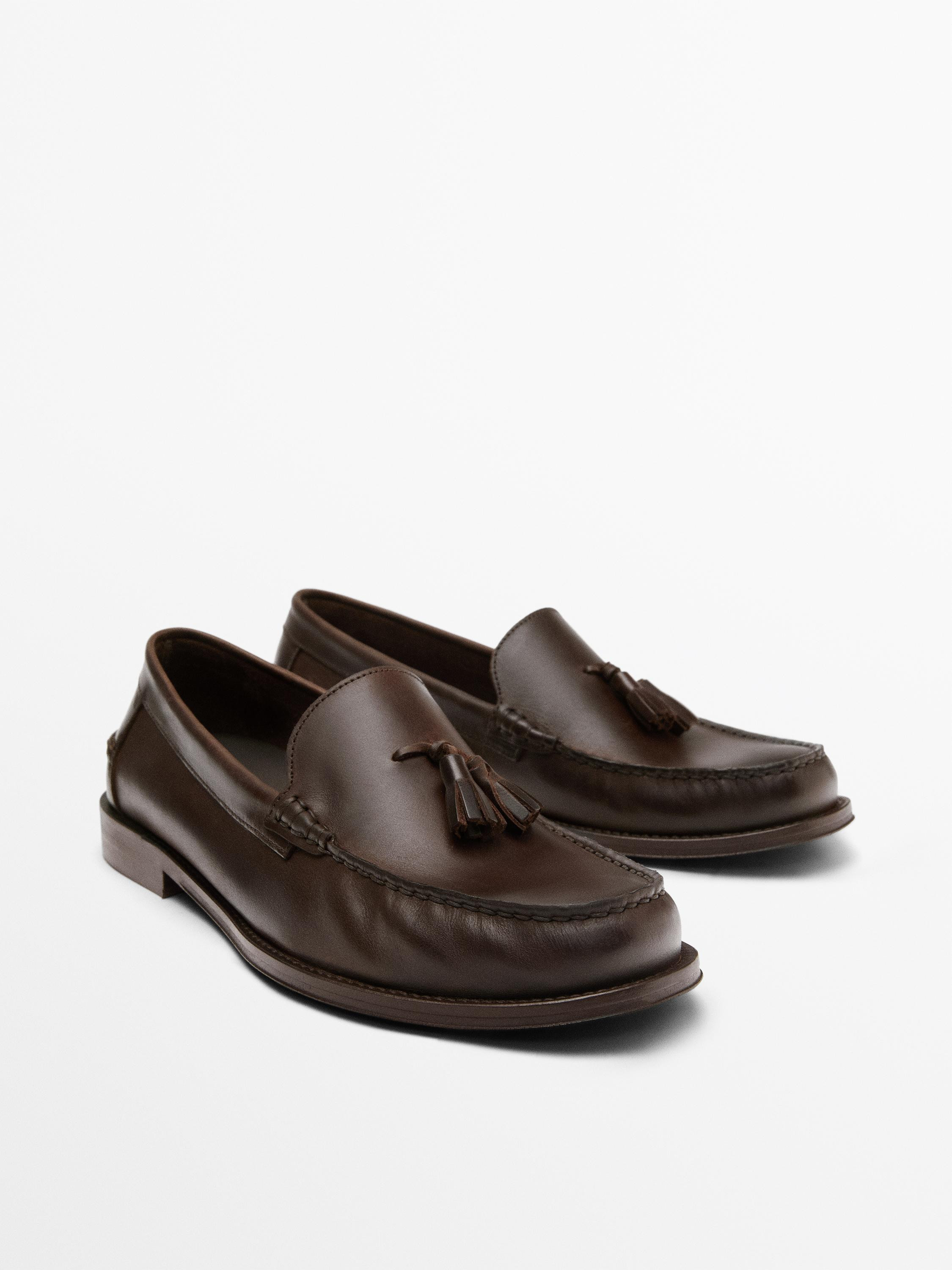 Oiled leather loafers with tassels | Massimo Dutti US