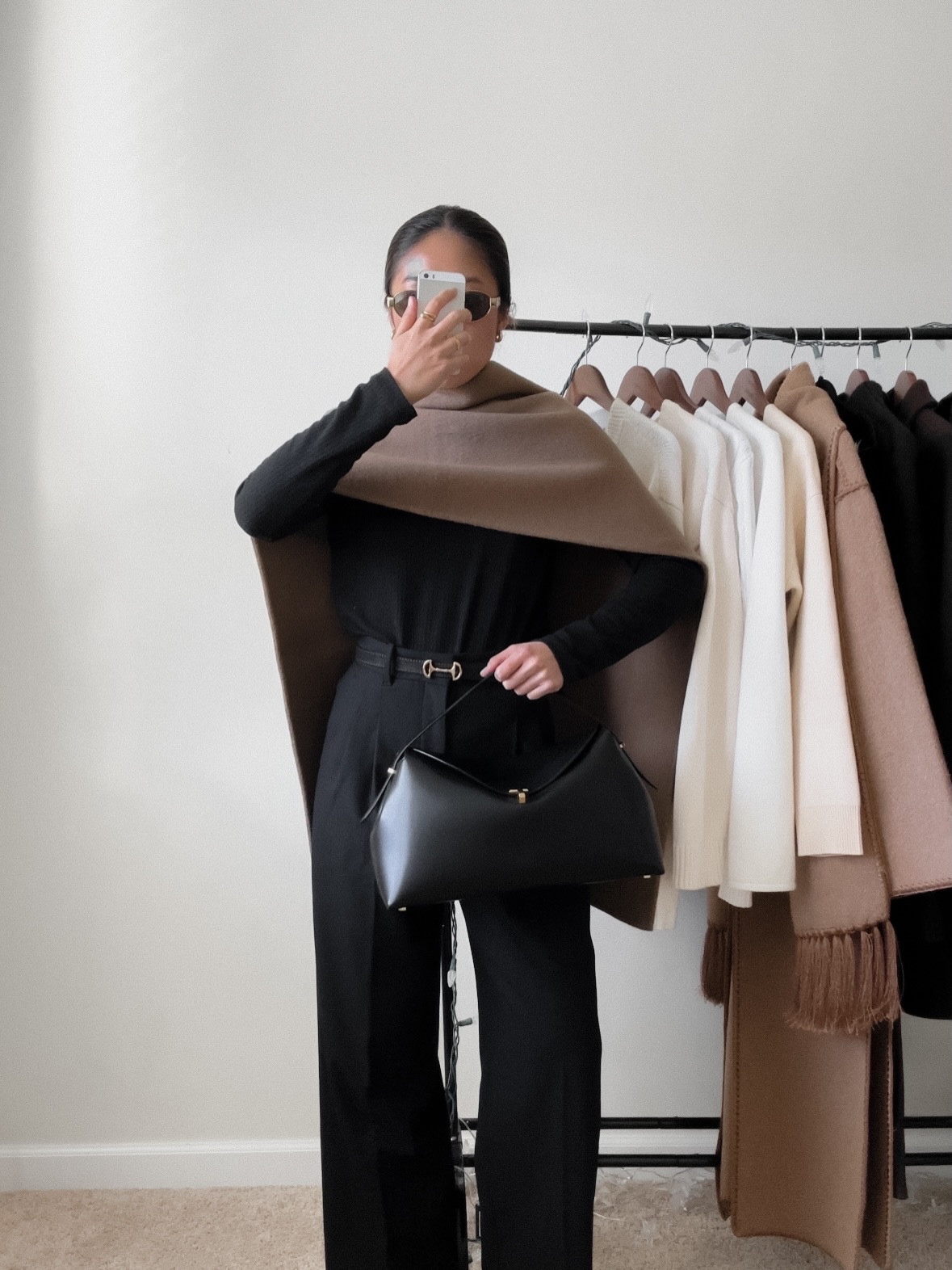 5 everyday minimalist outfit ideas to save for some classic winter style inspo 🤍 which one 1-5 | 🍂 is your favorite? 

🔗 all outfit specifics also linked in bio → LTK @amandacapsulewardrobe
⸻

#winteroutfitideas #neutraloutfitinspo #capsulewardrobeblogger #timelessoutfit #oodtinspo