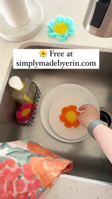 🌼 It’s LIVE 🌼 The Crochet Daisy Dish Scrubby Pattern is now on the blog!

This is my new favorite quick project—cute, practical, and something you’ll actually use every day.

Perfect for:
🧼 washing dishes
🎁 gifts
🛍️ craft fairs

🧶 @lionbrandyarn Stitch Soak Scrub
👉 Grab the free pattern (link in bio)

Save this for later and tag me if you make one! 💛

#simplymadebyerin #sharemylby #crochetscrubbies #crochetkitchen #crochetdaisy