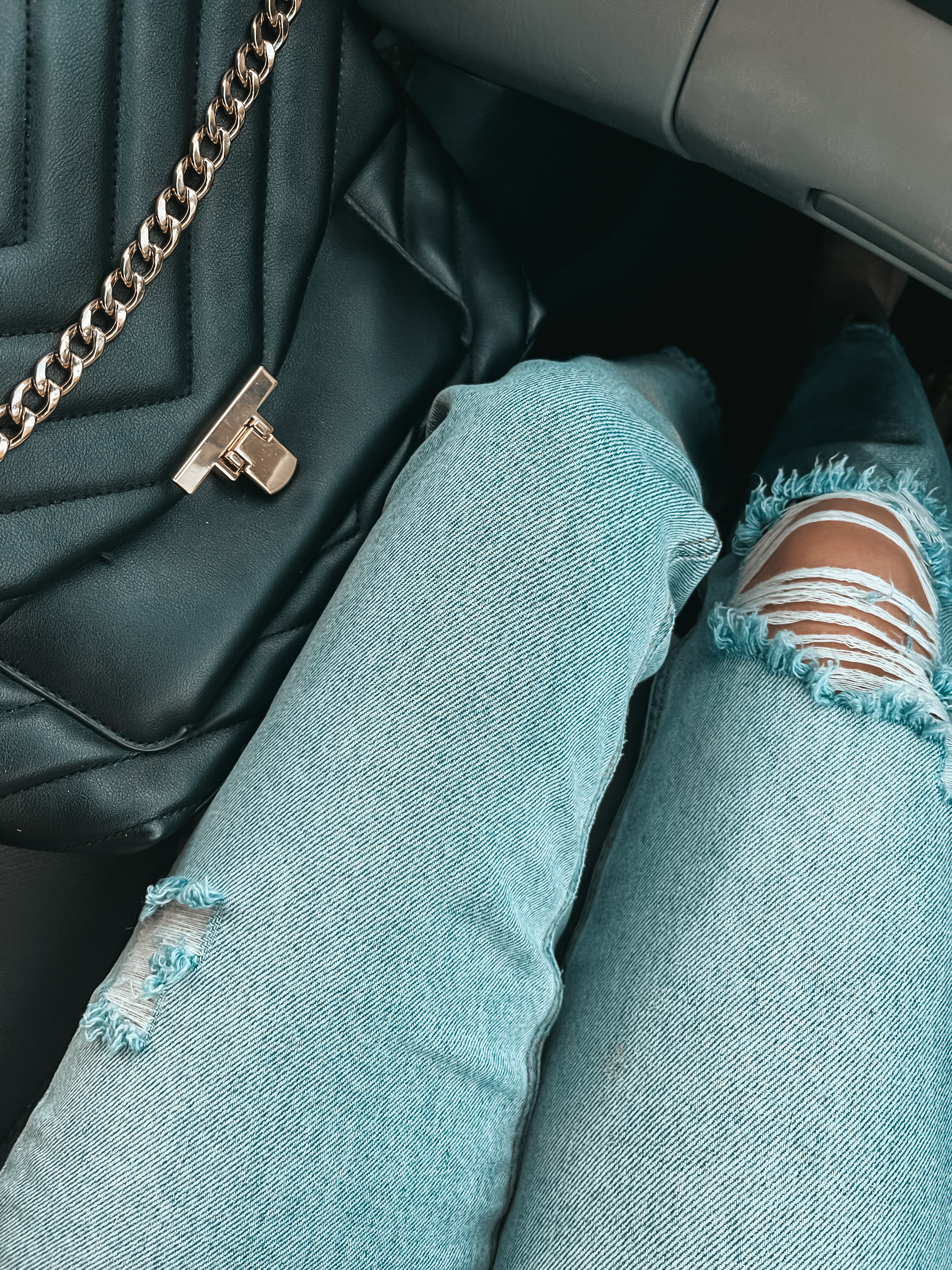 Distressed denim + black 🖤

Jeans, black purse. Casual outfit.

#LTKFindsUnder100 #LTKFindsUnder50 #LTKOver40