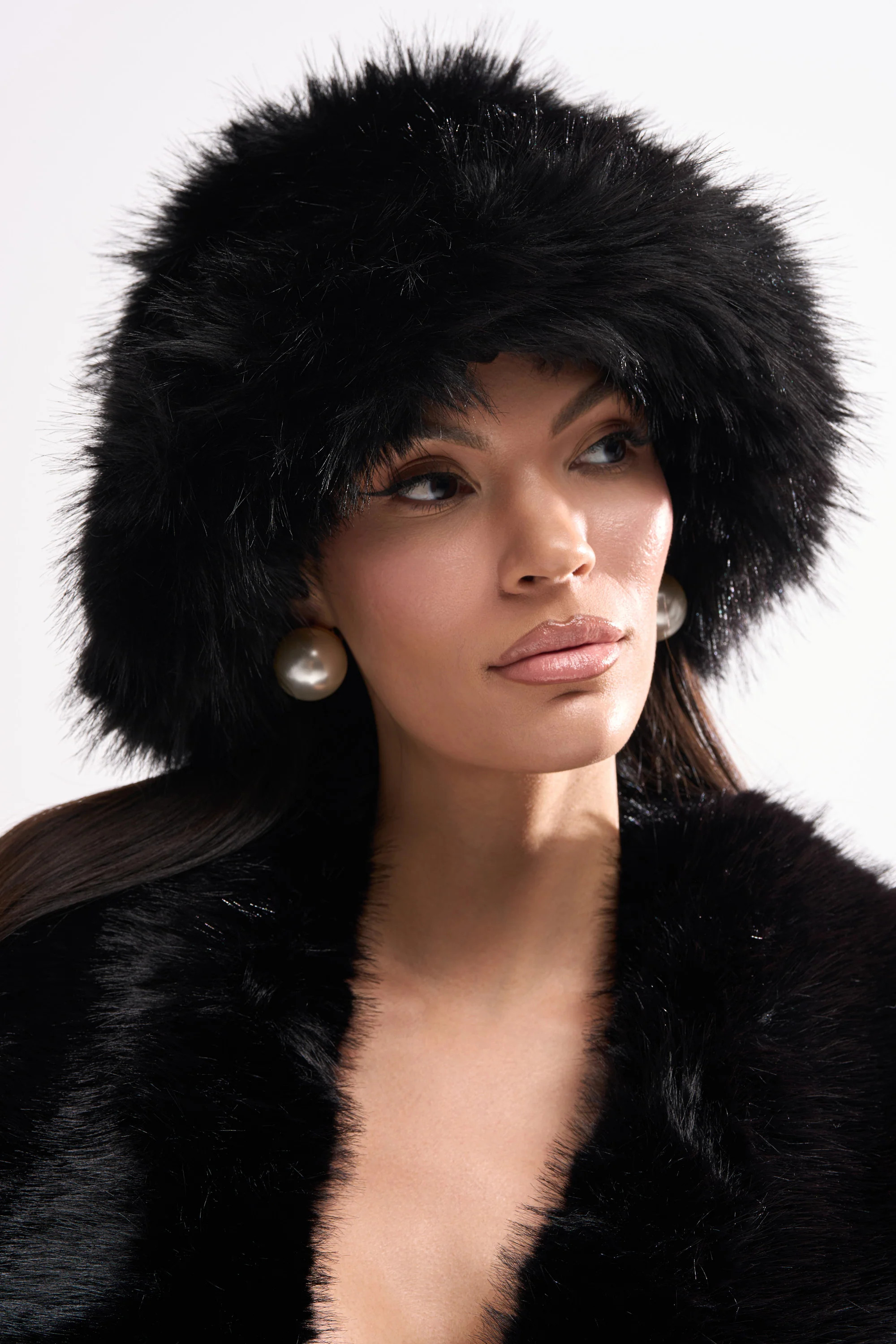 CHIC FAUX FUR BUCKET HAT | AKIRA