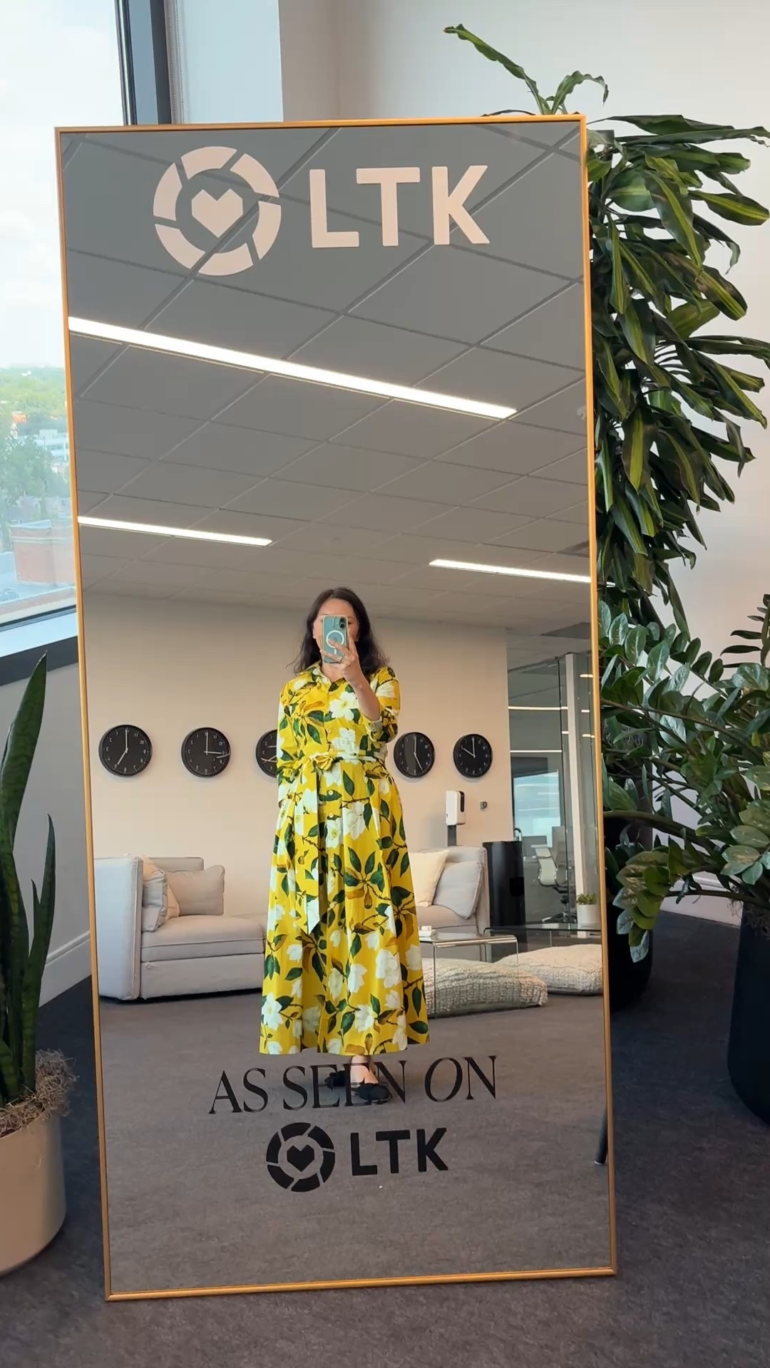 Oscar de la Renta fabric. As seen on LTK 😉


#LTKOver40 #LTKWedding #LTKSeasonal