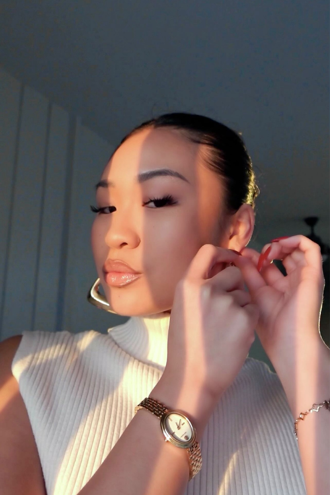 timeless elegance, redefined with @toryburch ⏱️💫

oh how I’m loving this gorgeous piece🥹 I’m wearing the Oval bracelet watch and it’s lightweight and so simple to style as a statement piece no matter the occasion or outfit. Yall know I have my moments where I’m minimal and elevated or maximal and bold. Knowing I can always count on this piece to finish a look has made accessorizing THAT much easier🙂‍↔️ (and a conversation starter🤭) 

view the collection now at your local @nordstrom 

#nordstromxtoryburch #nordstromstylist