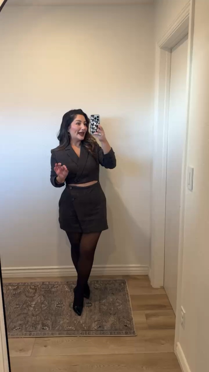 Plaid romper size small
 Love the cutout! So modern and chic!

5’0” 140lbs



#LTKPetite #LTKSaleAlert #LTKStyleTip