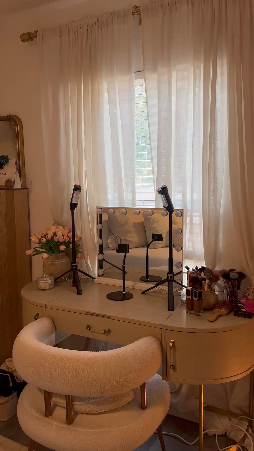 vanity setup for content creation 

#LTKHome #LTKSaleAlert #LTKdayinmylife