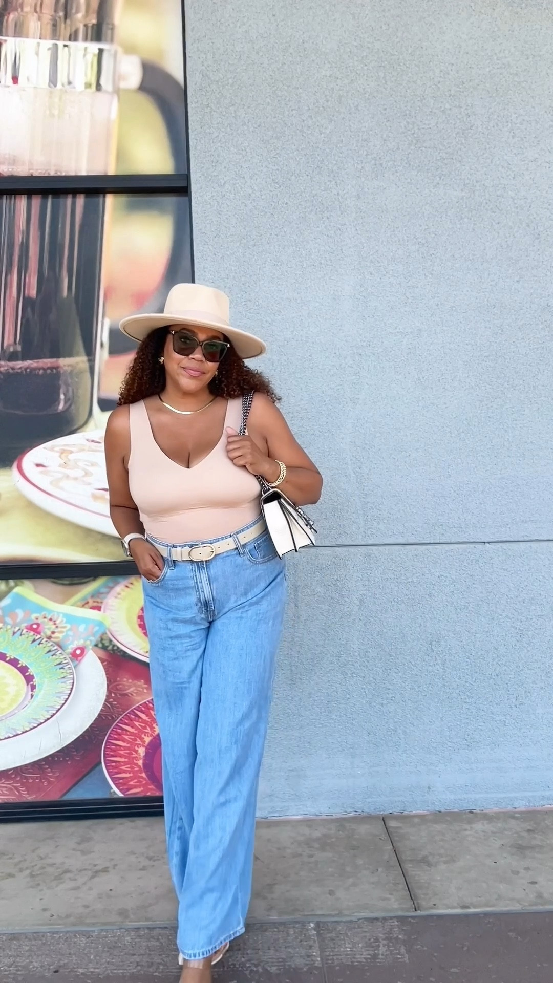 Just loved this little get up! A @honeylove LiftWear Tank in an xl with wide leg jeans. Added a hat & done! Smoothes and supports with no bra needed! 💥Listen 👋🏾 Use my promo code link for 15% off!! - go to my link in Bio💥

#wearwhatyoulove #wearwhatyouwant

Linked in Stories and in Highlights under “Honeylove🍯🔗”.
#commissionsearned 

 https://glnk.io/wnwl7/Vivian

#LTKVideo #LTKMidsize