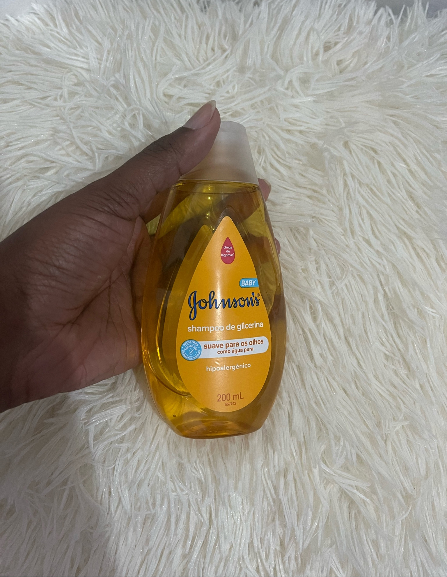 É um shampoo infantil mas limpa bem a pele do rosto e comprei por recomendação médica, uma vez que tive um problema ocular e super funcionou! 🤌🏾✨