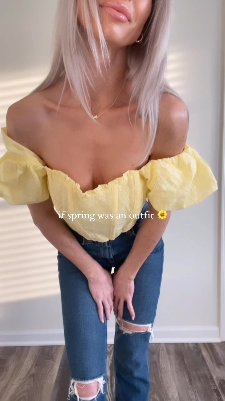 The perfect spring outfit 🌼
Girly, soft girl style. I almost didn’t buy this color & got my usual white but so glad I got the yellow. It just makes me happy ✨☀️ A top this cute & it’s only $20! 




Cute outfits for spring, spring outfit inspo, ootd, cute spring tops, girly outfits, feminine style, soft girl outfits, corset tops, puff sleeve tops, target style, target haul, target fashion, must have fashion, dainty necklace, 90’s jeans, denim, affordable fashion, petite fashionn

#LTKfindsunder100 #LTKstyletip #LTKVideo