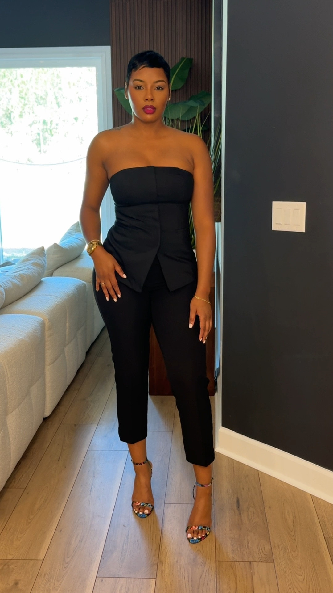 Another simple yet cute look from @express Editor Collection!

I’m wearing a medium in Top and a 8 in pants. 

#dresstoexpress #expresspartner