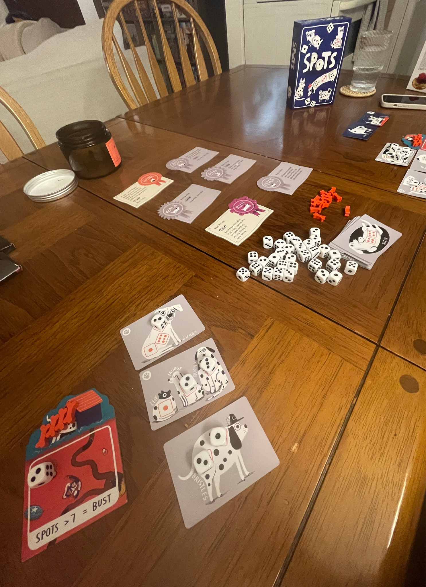 Süßes Würfelspiel für bis zu vier Spieler*innen. Nett für zwischendurch, keine großen Erklärungen, einfach zu verstehen 🐾

Ob Gumbo oder Bristles - auch die Zeichnungen der Hunde sorgen immer wieder für Lacher 🐶

#Gesellschaftsspiel #Spiele #Kartenspiel

#LTKfamily #LTKdeutschland #LTKeurope