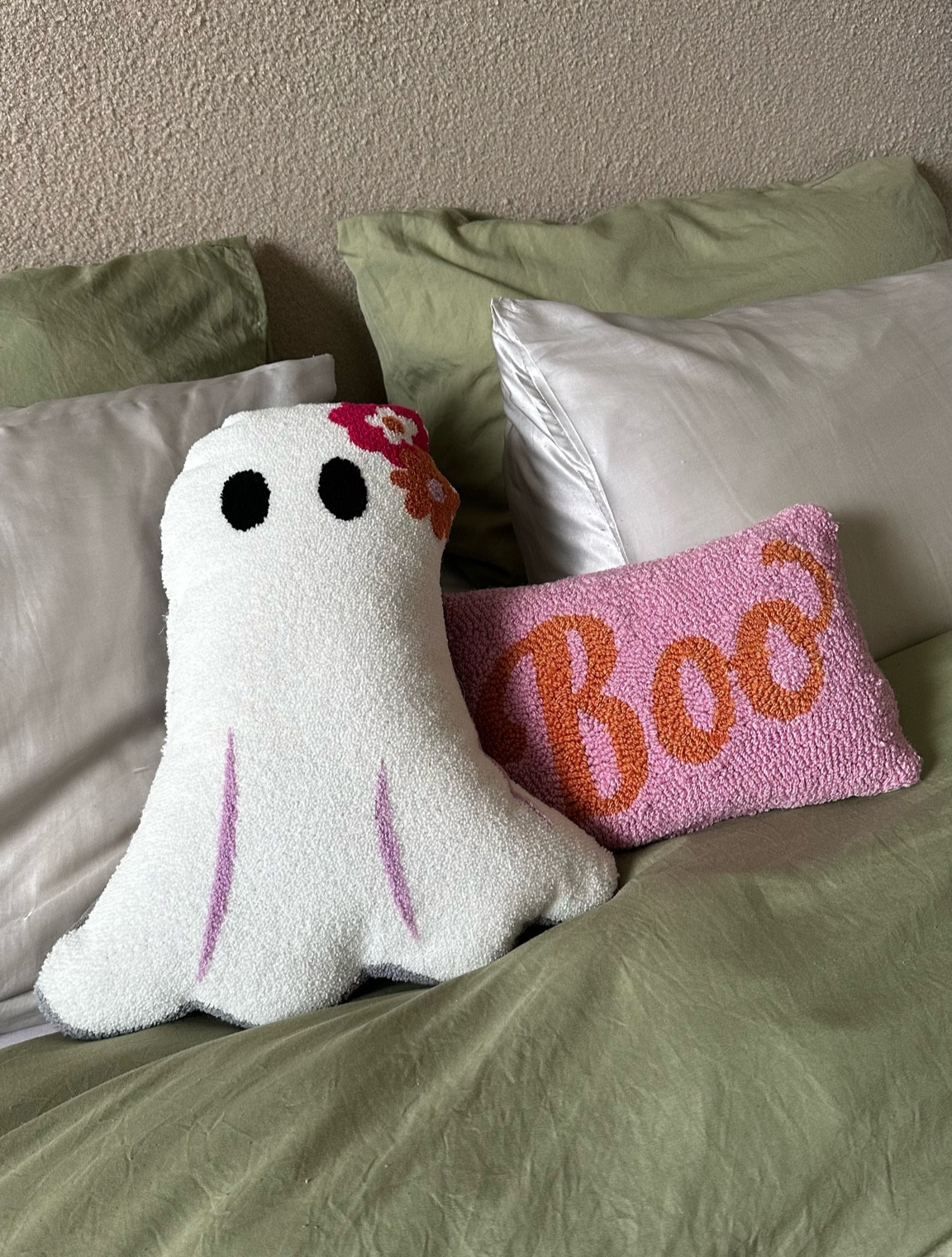my fave Halloween pillows 💖👻

Halloween decor, spooky season, fall, autumn, Halloween decorations, ghost pillow, viral ghost pillow, Boo pillow, Michael’s Halloween, summerween

#LTKautumn #LTKcanada
