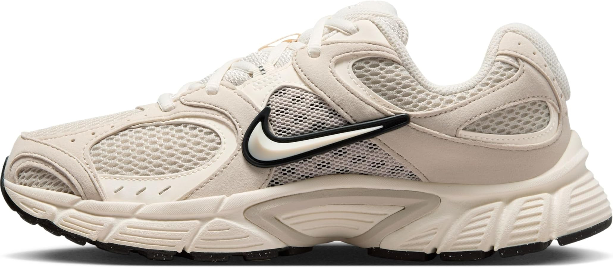Nike Women's V5 RNR Sneaker | Amazon (US)