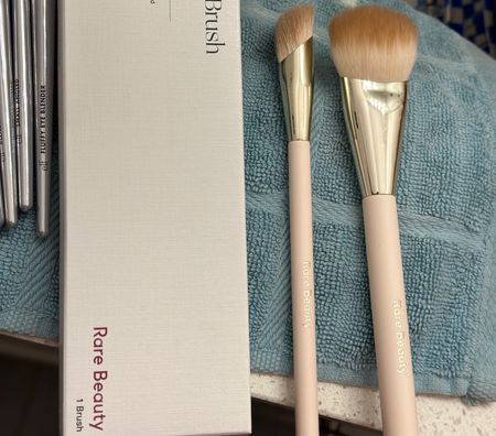 My teen picked up these makeup brushes from Sephora. These Soft Pinch Brushes by Rare Beauty from Selena Gomez. @sephora #makeup #makeupbrush #selenagomez #rarebeauty #sephara #beauty #makeup 

#LTKbeauty