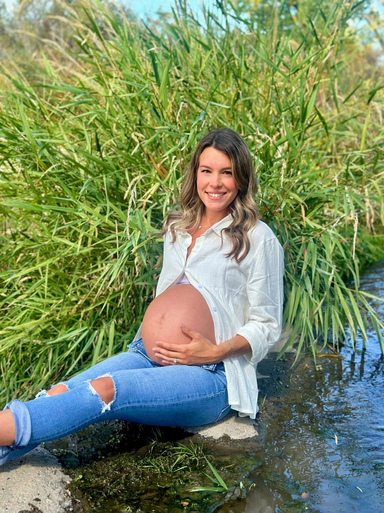 Maternity pics 🤰🏻

Jeans are old Abercrombie /: 

#LTKFallSale #LTKBump #LTKFindsUnder50