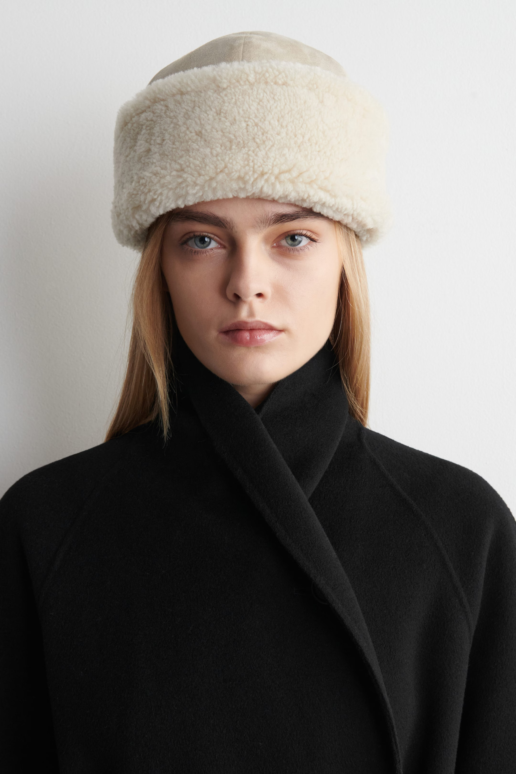 SHEARLING HAT - ECRU | COS GB | COS UK