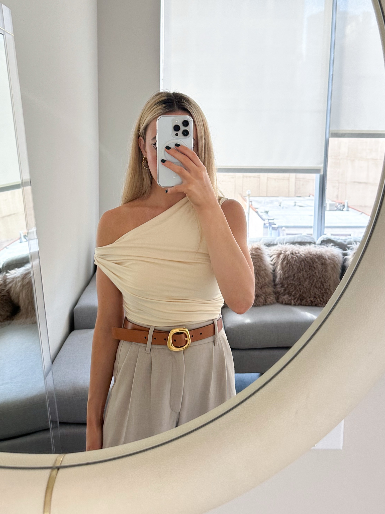 Abercrombie Sloane Pants outfit



Revolve outfit, Madewell belt, large buckle belt, Abercrombie trouser, tops under 100


#LTKSeasonal #LTKHoliday #LTKFindsUnder100