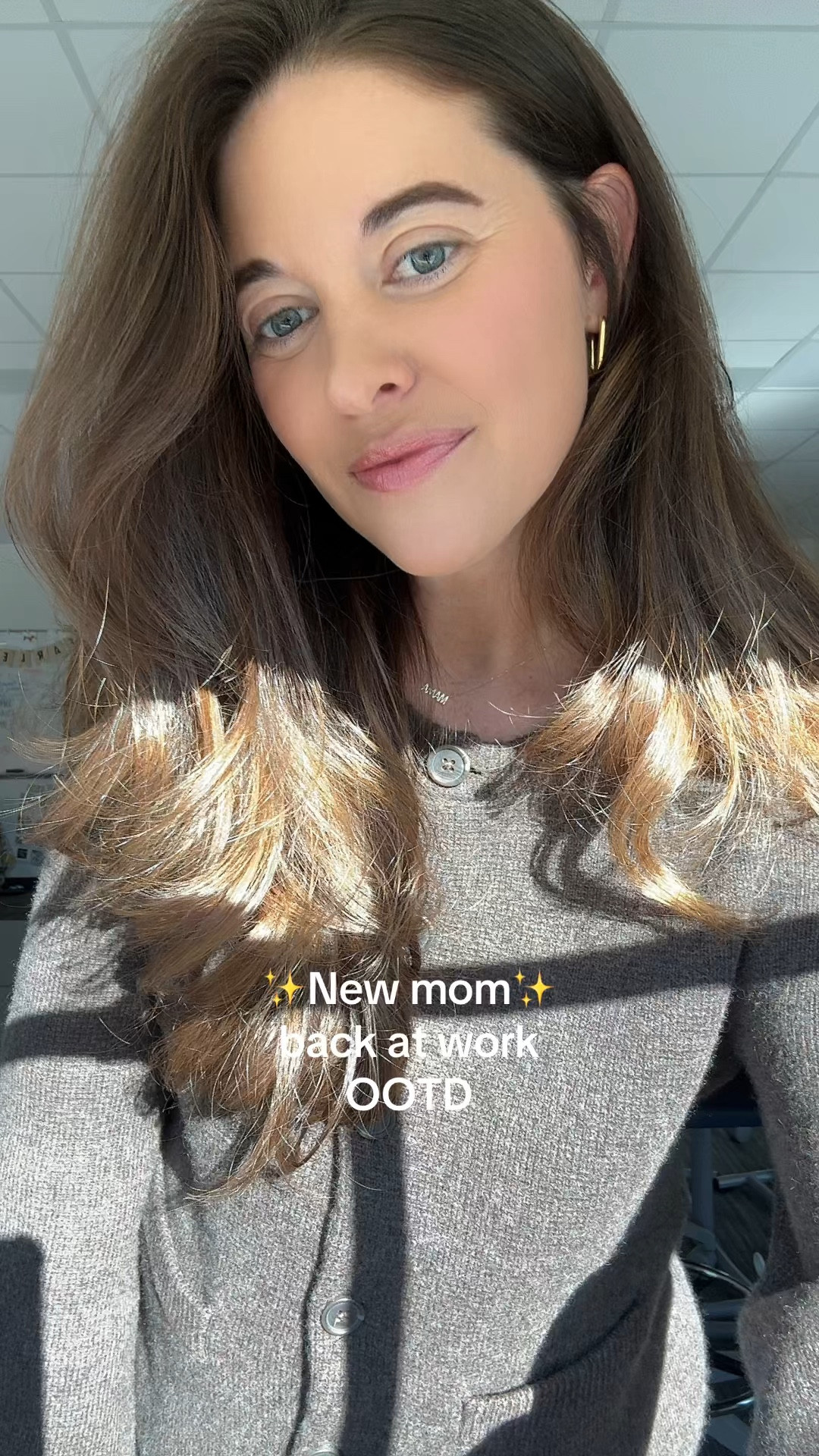 Teacher + new mom OOTD ✏️👶 Because life right now is lesson plans, diaper bags, and coffee on repeat ☕️
I’ve been reaching for pieces from @onequince lately because they make it so easy to stock your closet with quality, timeless staples that work for the classroom andthe weekend. Think comfy, polished, and actually practical for busy days 🙌 #QuincePartner
From morning drop-off to teaching all day to mom mode at home—this outfit does it all.
✨ If you’re building a closet full of elevated basics that last, Quince is such a good place to start.

#teacherstyle #teacherootd #momstyle #newmomlife #momootd #capsulewardrobe #quince
 