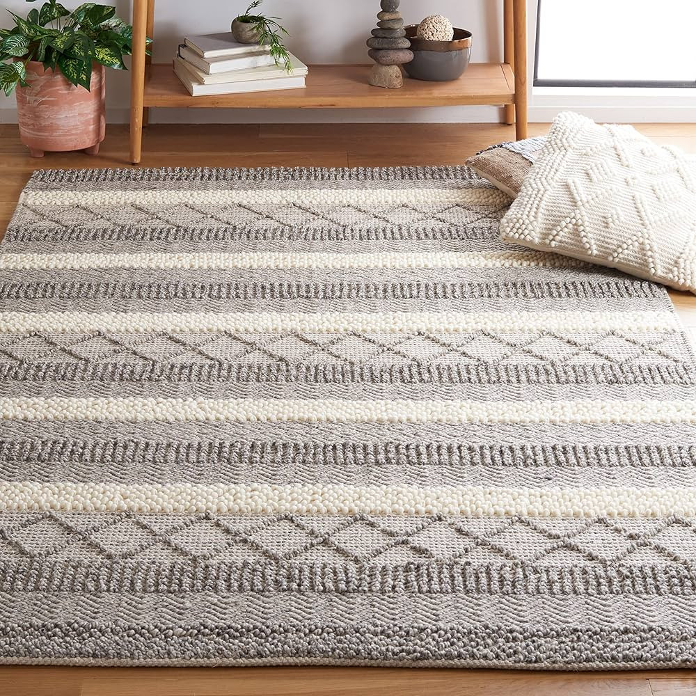 Safavieh Natura Collection 5' x 7' Grey/Beige NATB127F Handmade Farmhouse Rustic Boho Area Rug | Amazon (US)