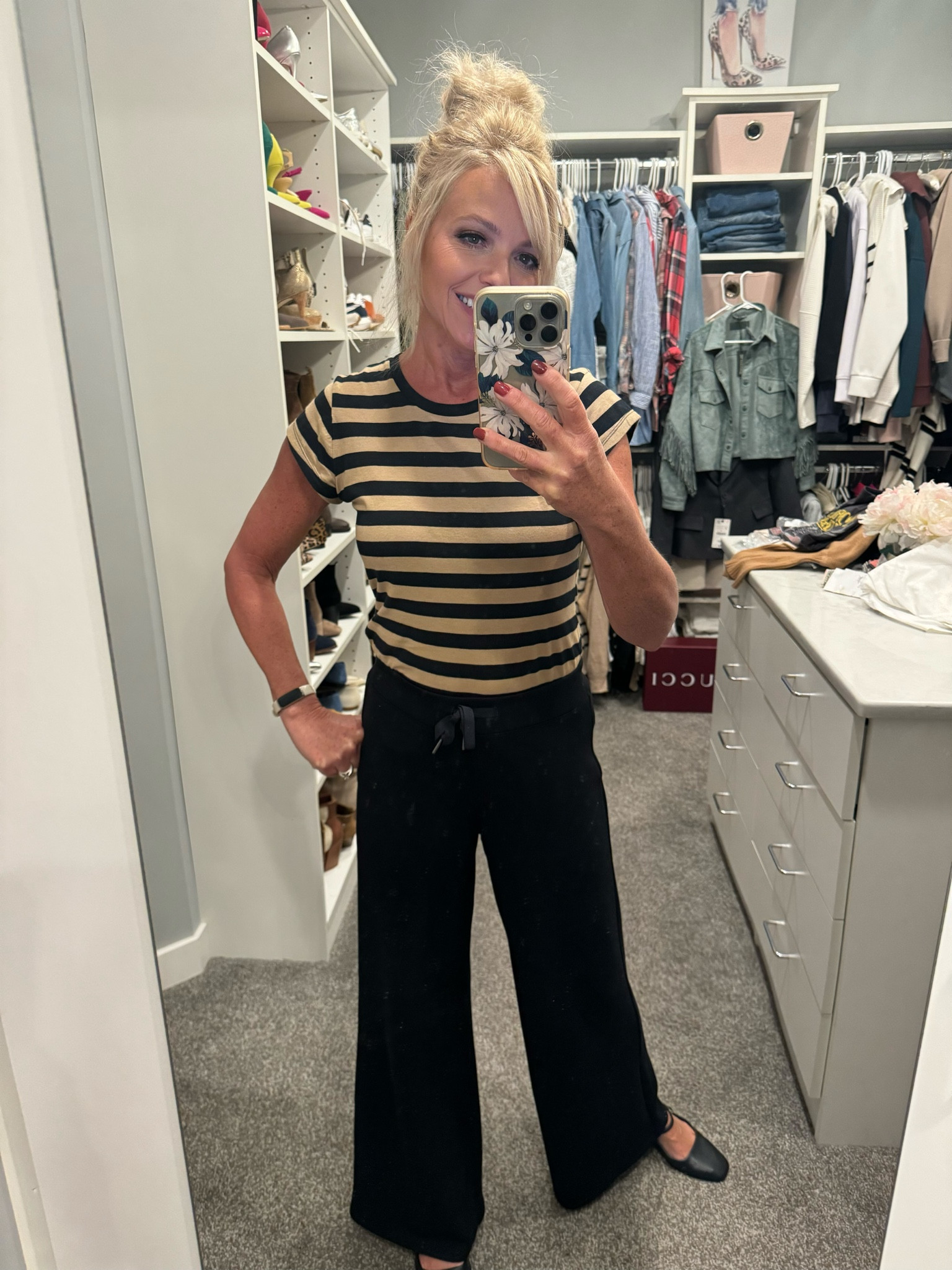 Easy and affordable Fall Outfit with the $10 tee 

#LTKStyleTip #LTKFindsUnder50 #LTKOver40