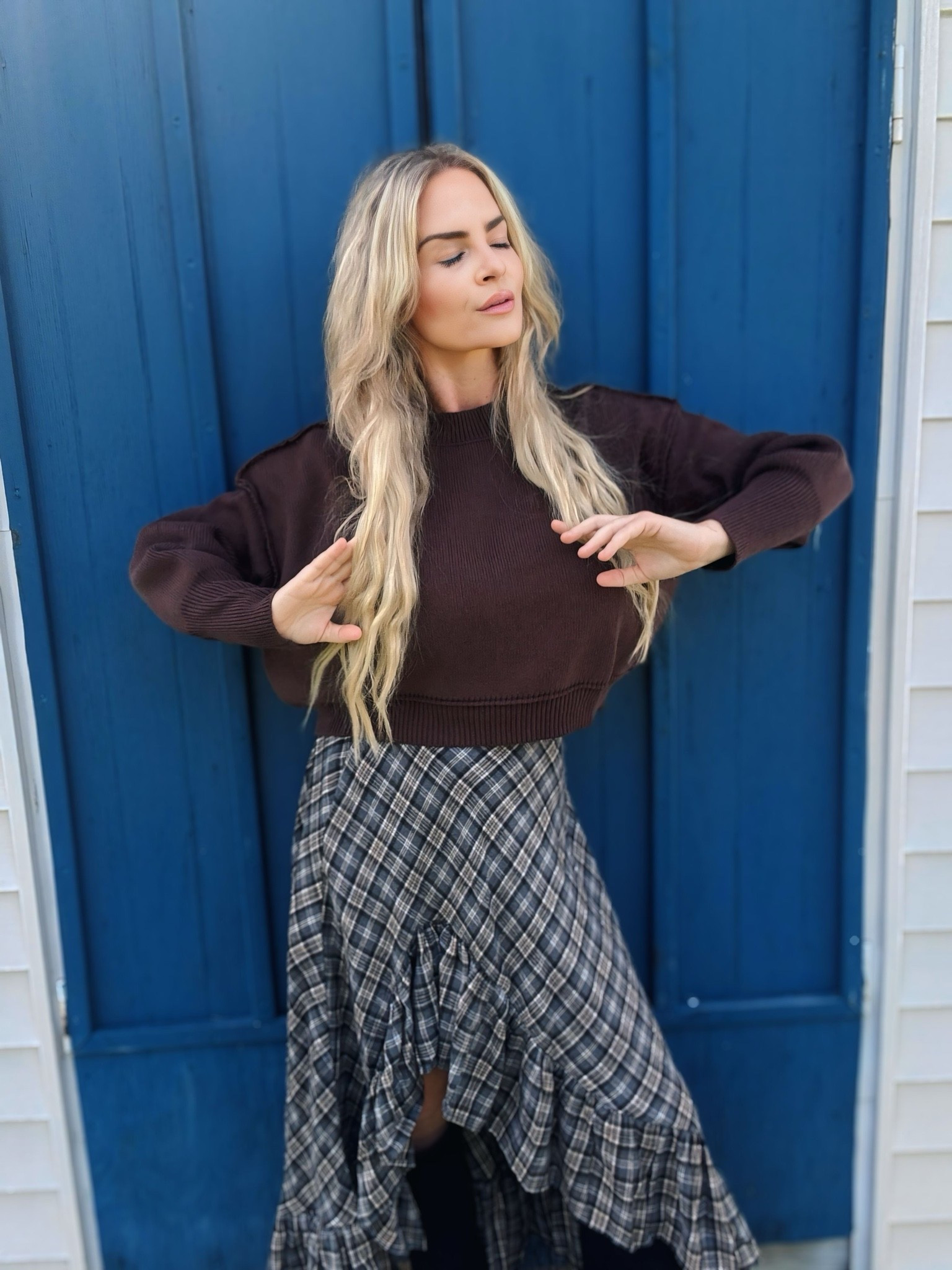 Loving this fall outfit!! It is giving “Hocus Pocus” vibes & i am here for it.

I am wearing a medium in skirt and sweater.

Code: hilary35

Pumpkin patch outfit.
Fall skirt
Fall outfit
Fall sweater
Halloween outfit
Vici discount code
Vici
Vicilove
Lovevici
Code: hilary35

#LTKmomlife #LTKootd