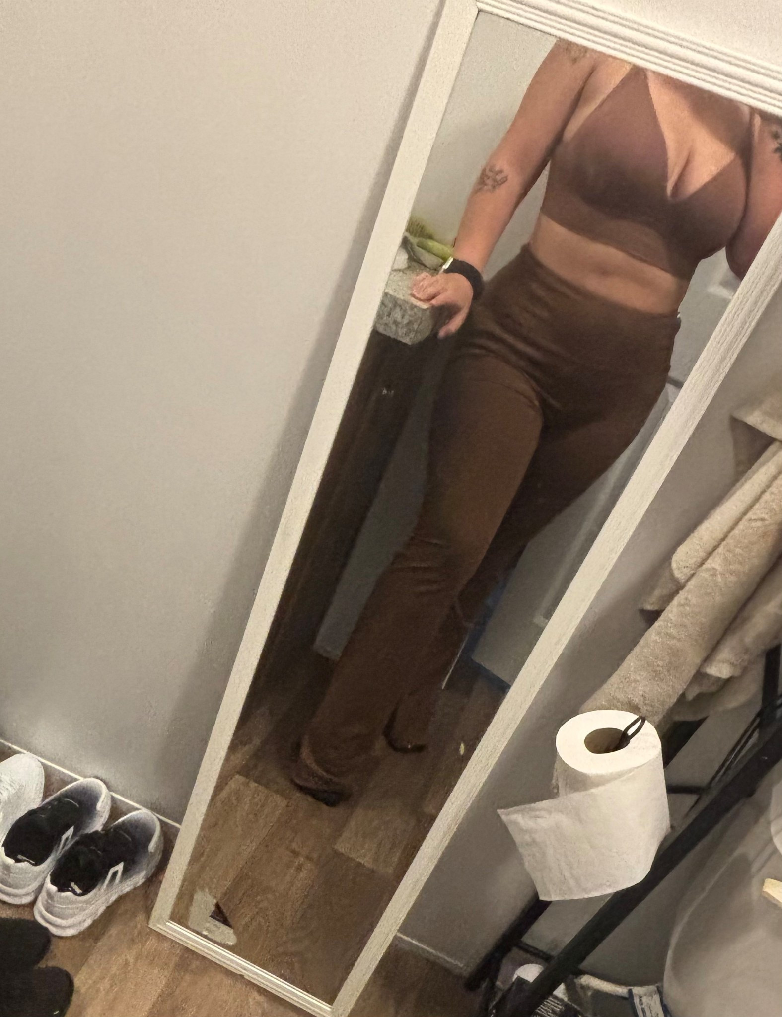 Okay I wanted to share what this bra looked like on. It’s really comfortable and pretty true to size. I got an XL and these pants I’ve had for over a year I have this brown and a black pair and they are my most worn leggings I have they hold up really well and they have pockets!!! These are a must for me and I will be getting more. They are just so flattering. These brown leggings are an XL they got me through my pregnancy but my black pair are a large and fit a bit better now  

#LTKootd #LTKgrwm #LTKfitnessgoals