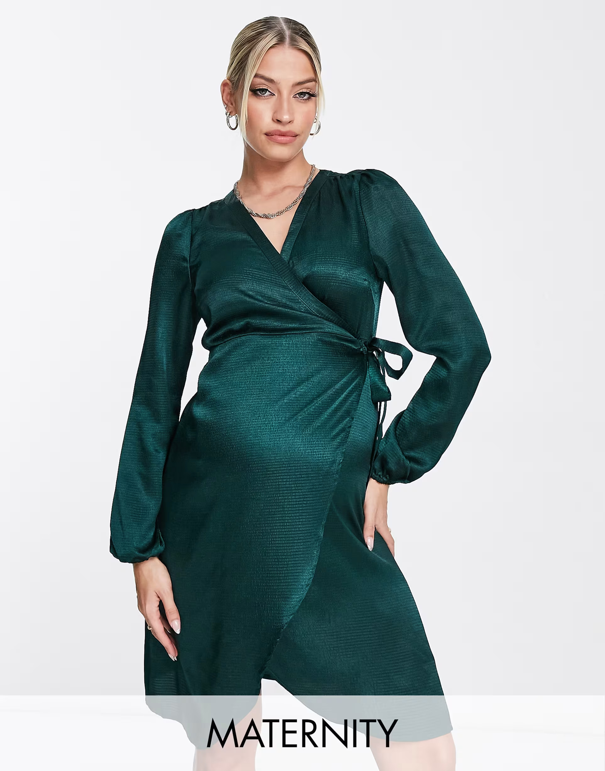 Vero Moda Maternity - Vestito corto avvolgente in raso verde profondo | ASOS (Global)