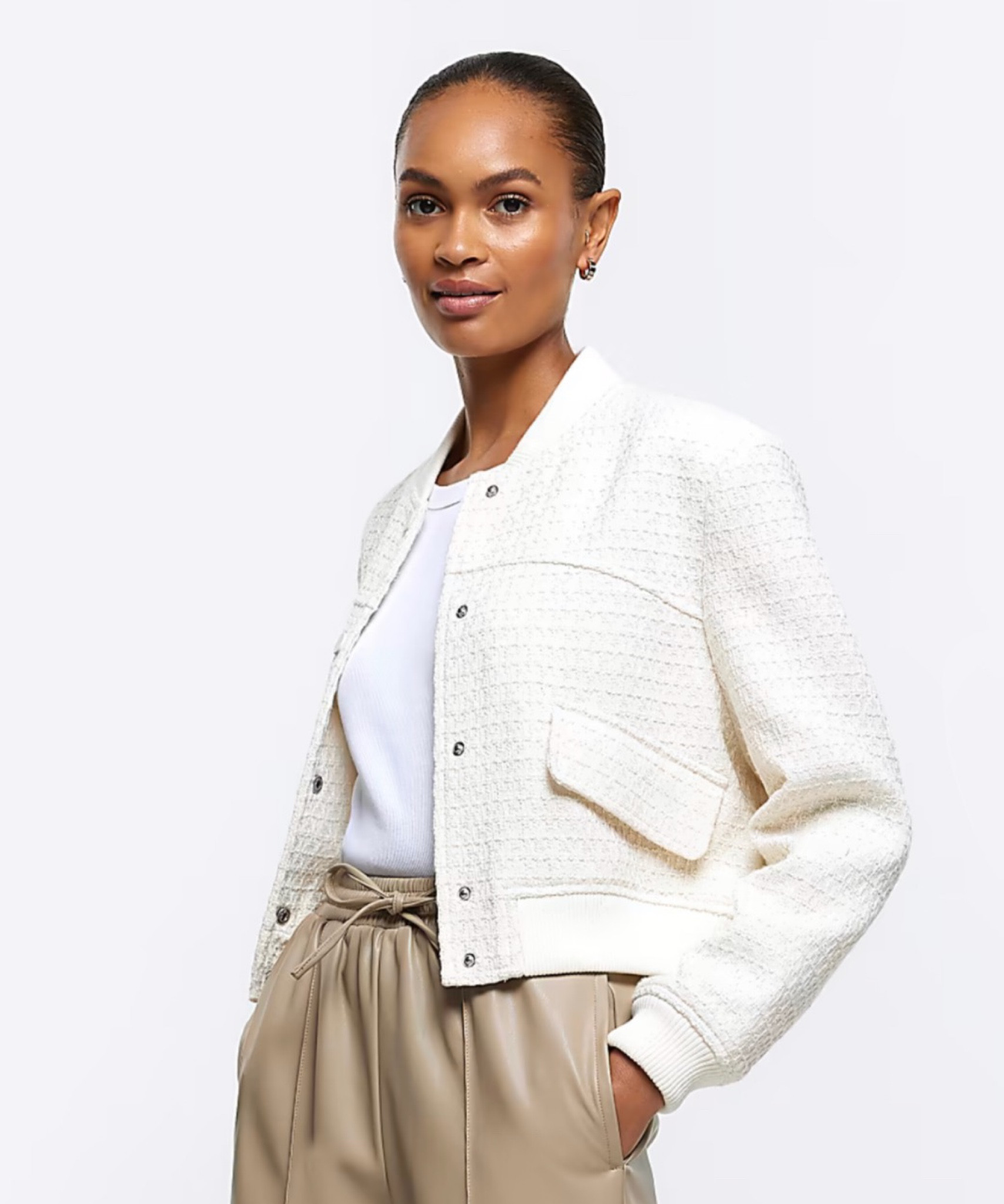 bomber jacket 🍂

autumn outfits | river island | cream bomber jacket 

#LTKeurope #LTKfindsunder50 #LTKstyletip