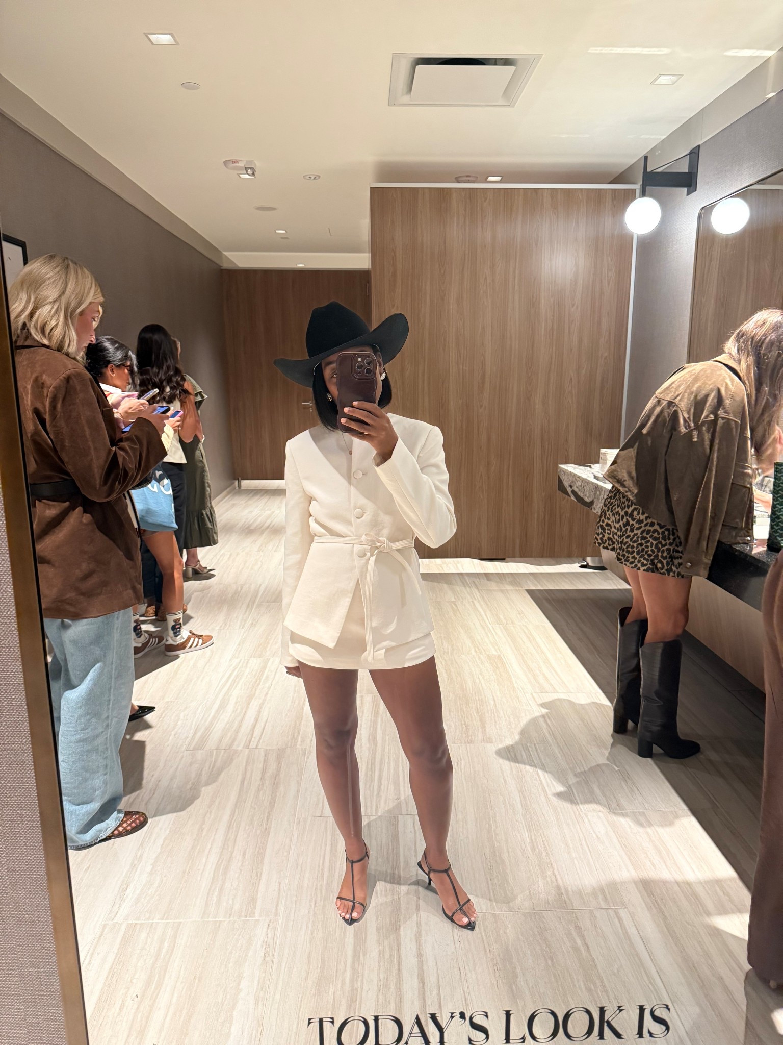 Snappy casual for Day 2 of LTKCon 🤍

#LTKCon #LTKStyleTip #LTKShoeCrush