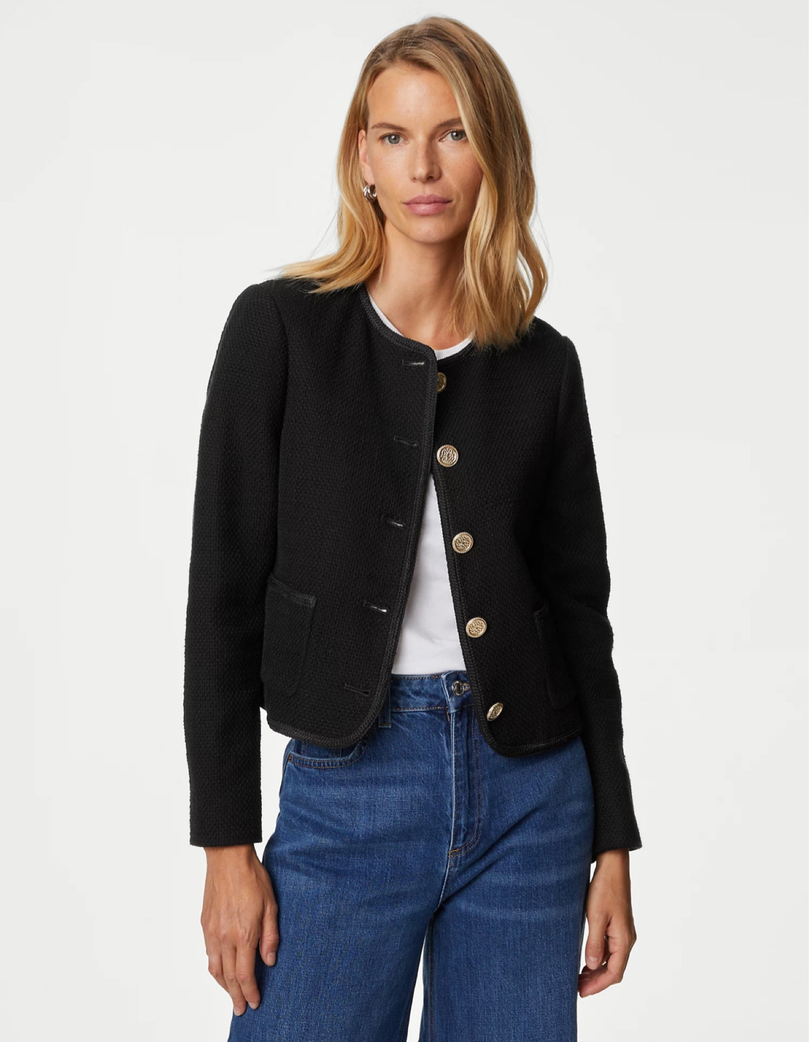 Autumn at M&S
Boucle tweed jacket. Simple white tee, straight jeans and slingbacks